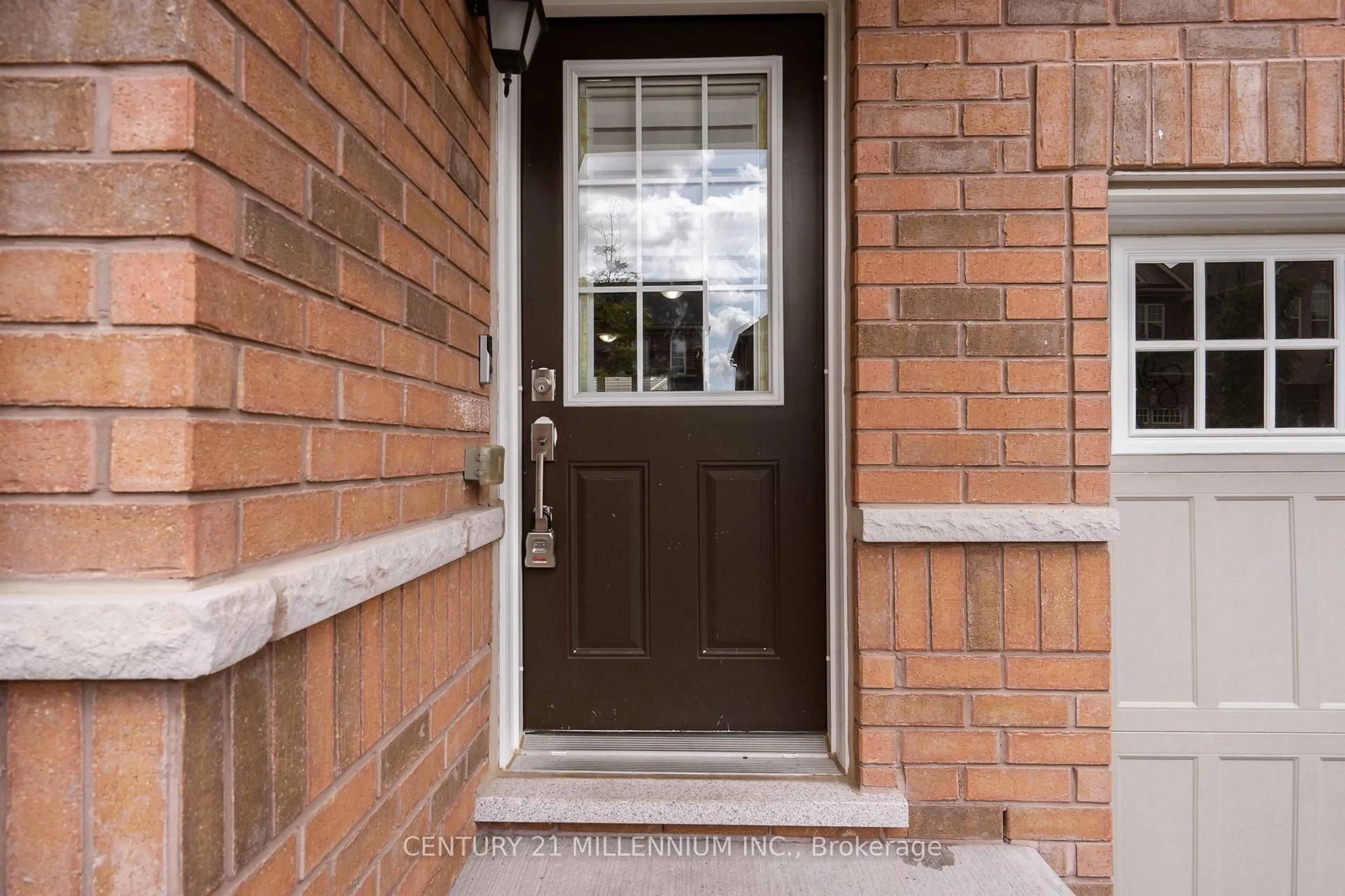 Indoor entryway for 16 Jemima Rd, Brampton Ontario L7A 4T6