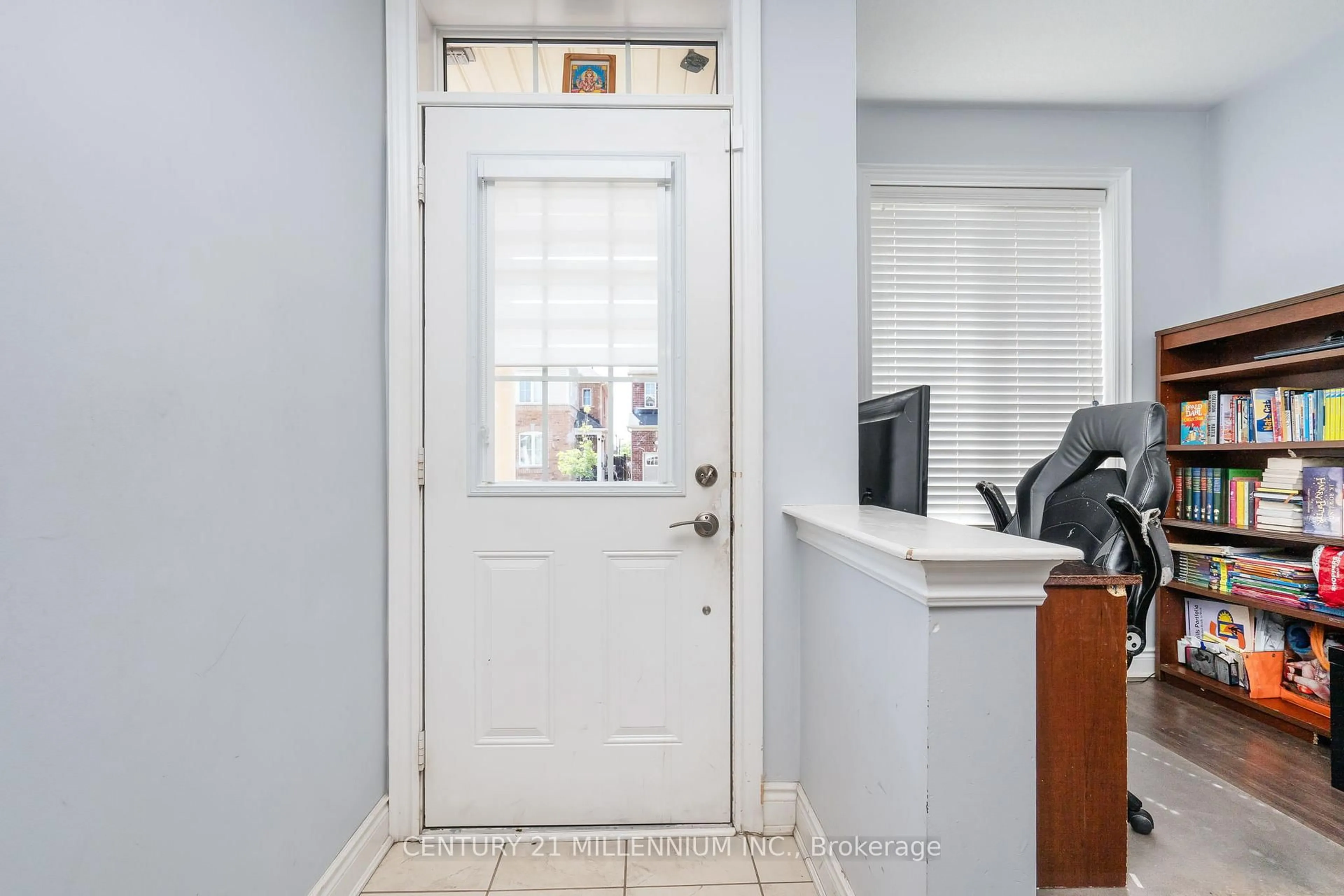 Indoor entryway for 16 Jemima Rd, Brampton Ontario L7A 4T6