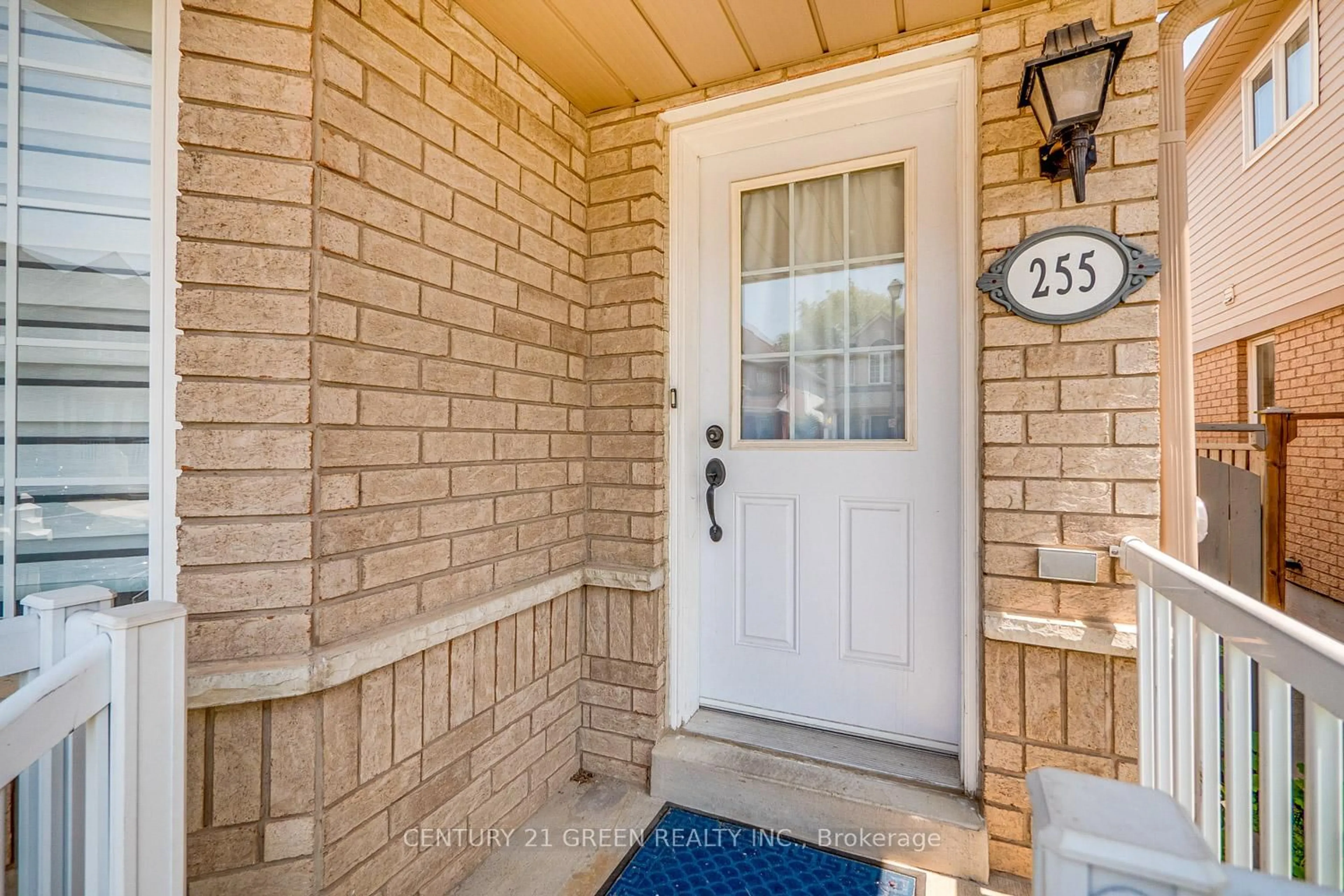 Indoor entryway for 255 Fasken Crt, Milton Ontario L9T 6S8