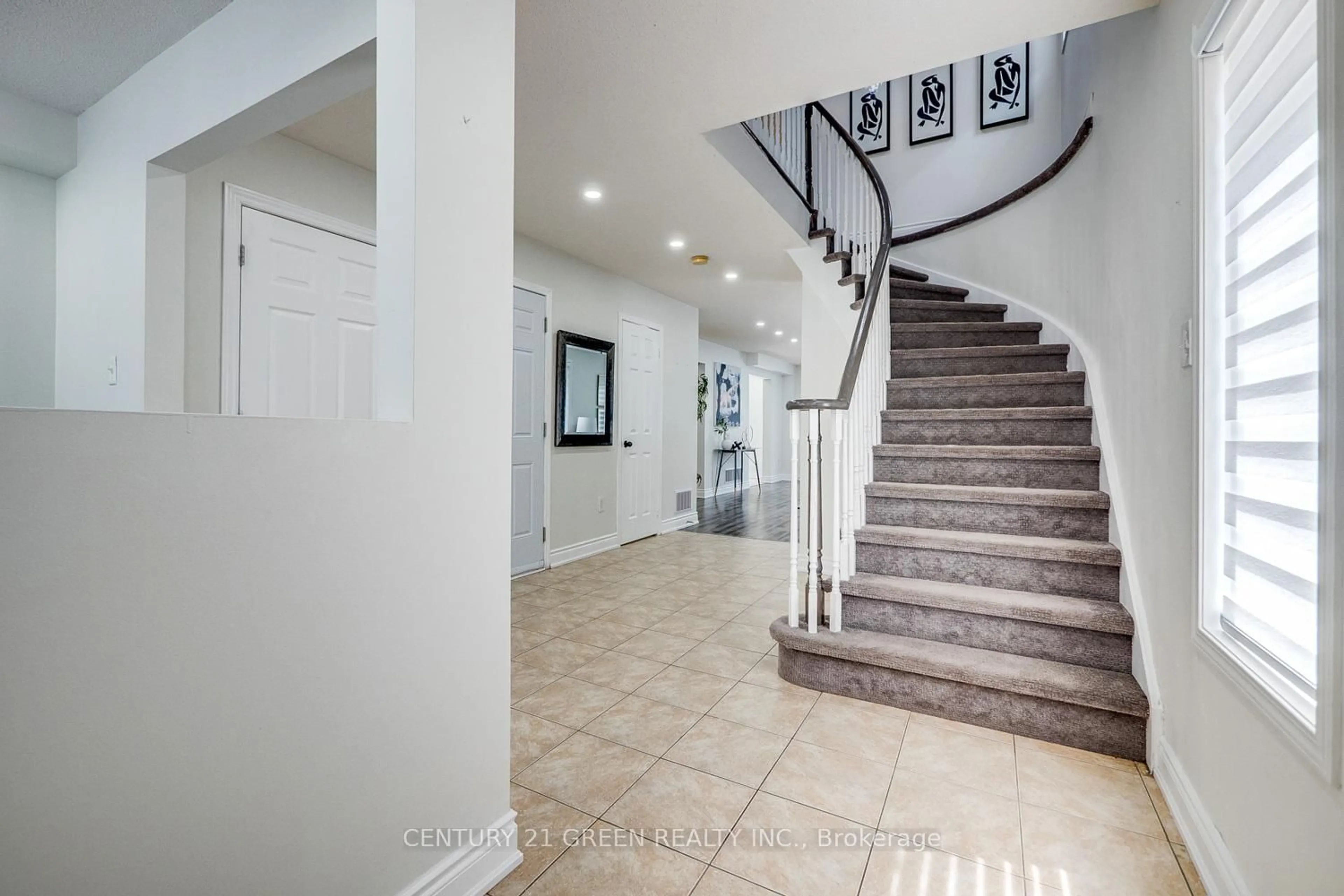 Unknown for 255 Fasken Crt, Milton Ontario L9T 6S8