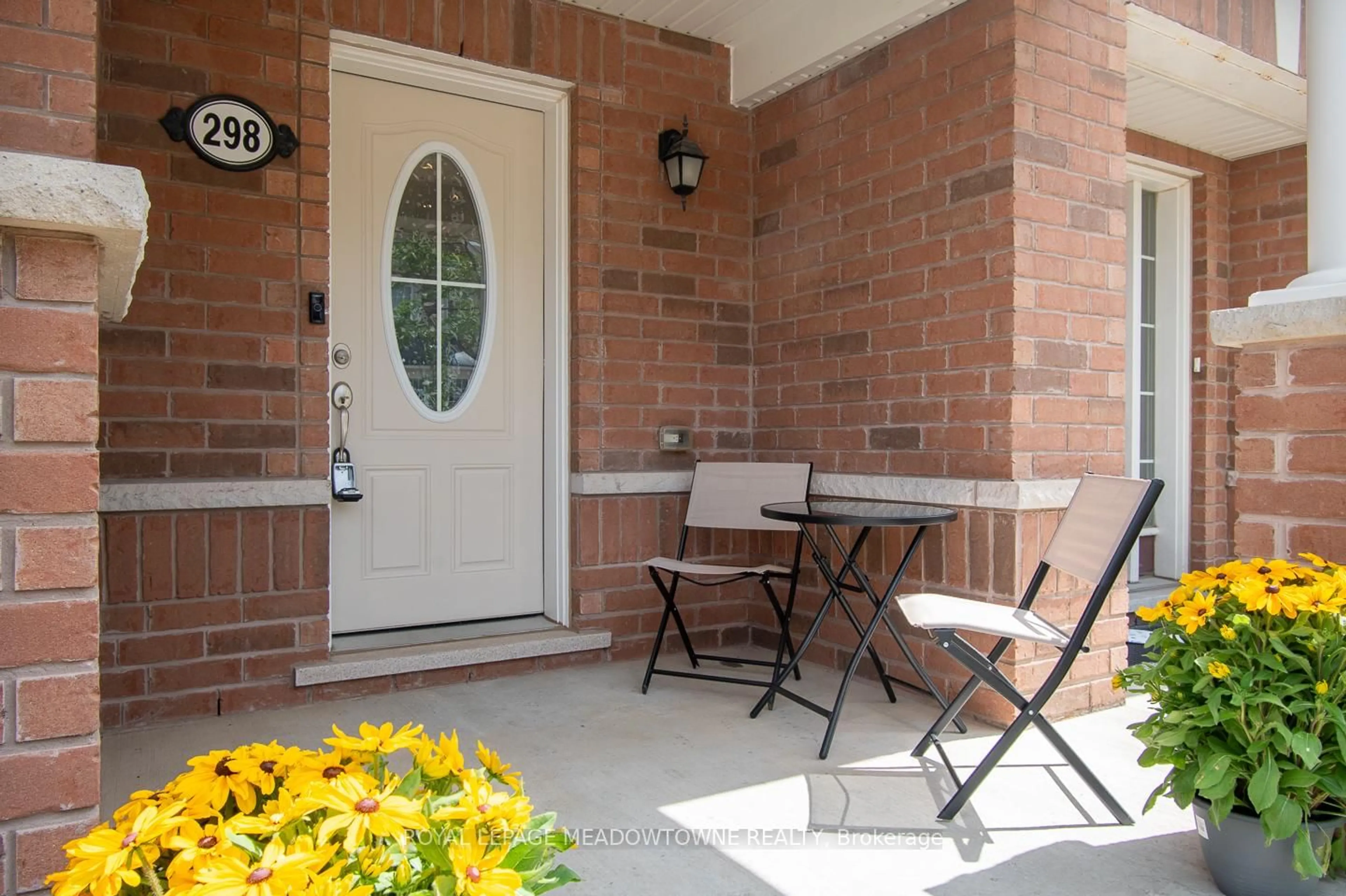 Patio, street for 298 Reis Pl, Milton Ontario L9E 0A9