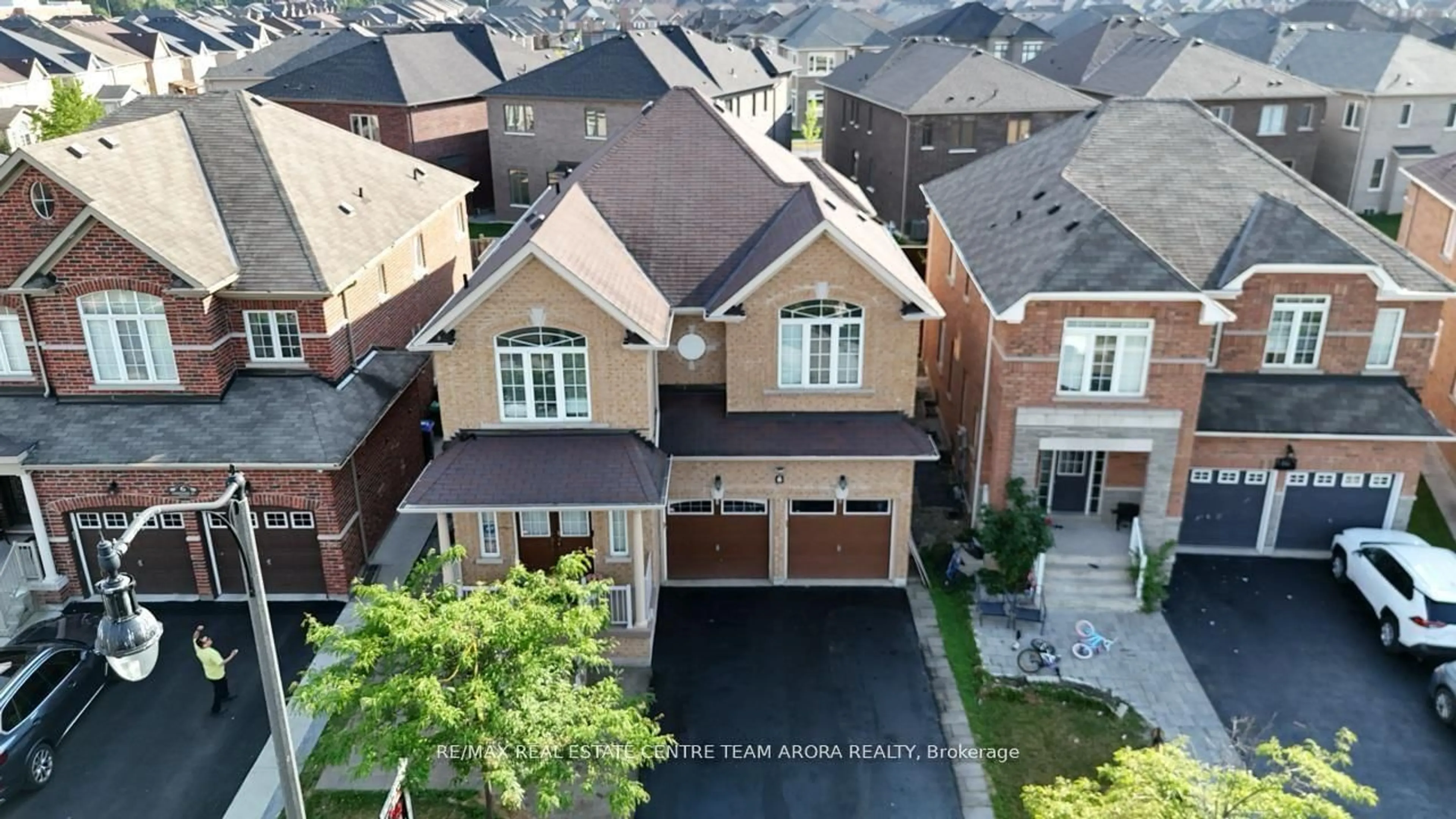A pic from outside/outdoor area/front of a property/back of a property/a pic from drone, street for 8 Constance St, Brampton Ontario L6P 3G4