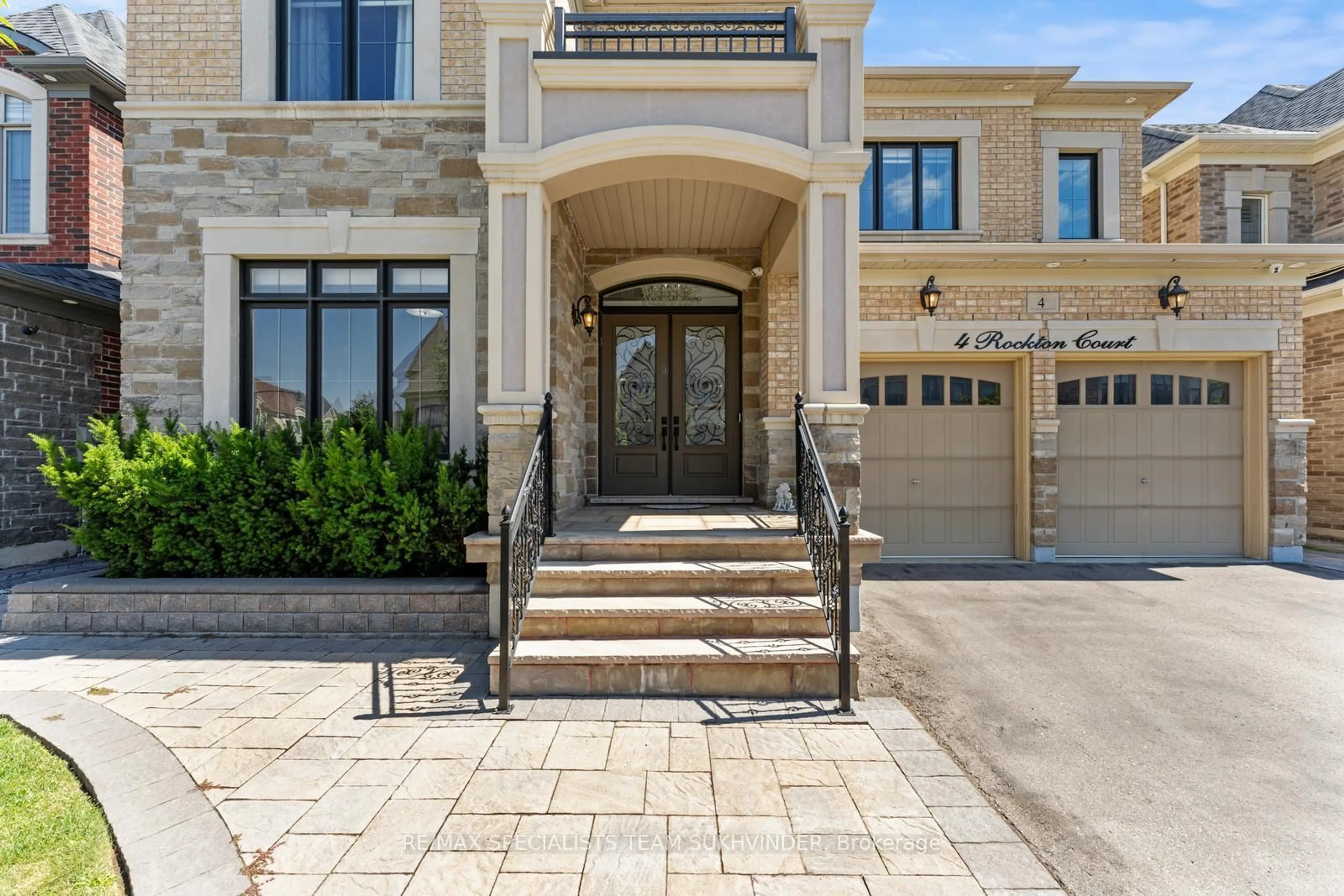 Unknown for 4 Rockton Crt, Brampton Ontario L6P 4G6