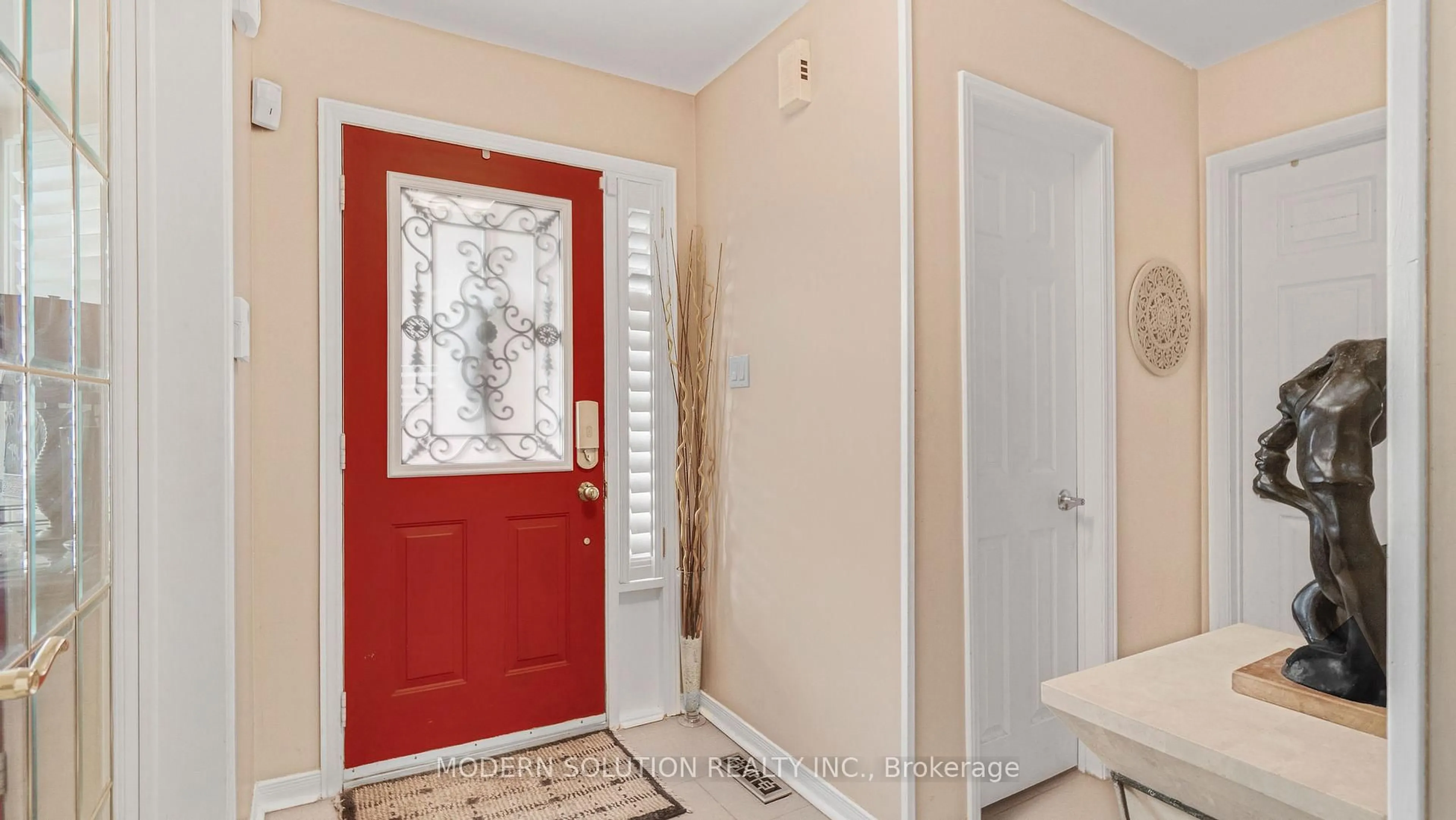 Indoor entryway for 6259 Snowflake Lane, Mississauga Ontario L5N 6G8