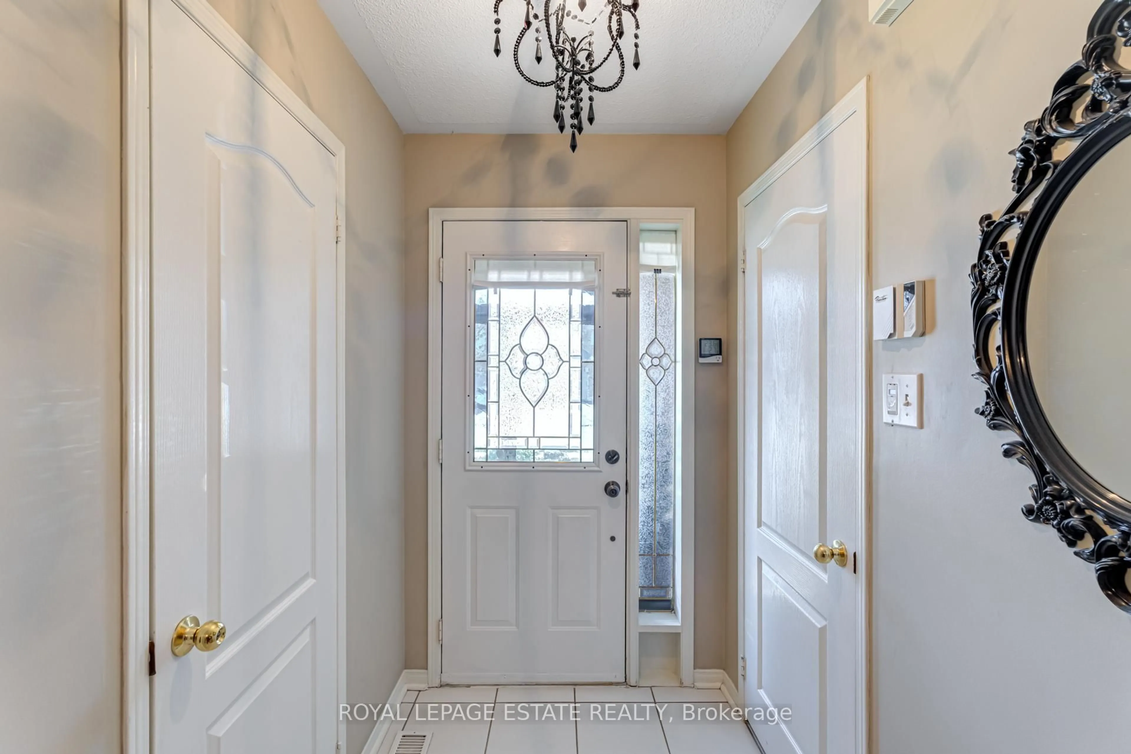 Indoor entryway for 81 Larkspur Rd, Brampton Ontario L6R 1X2