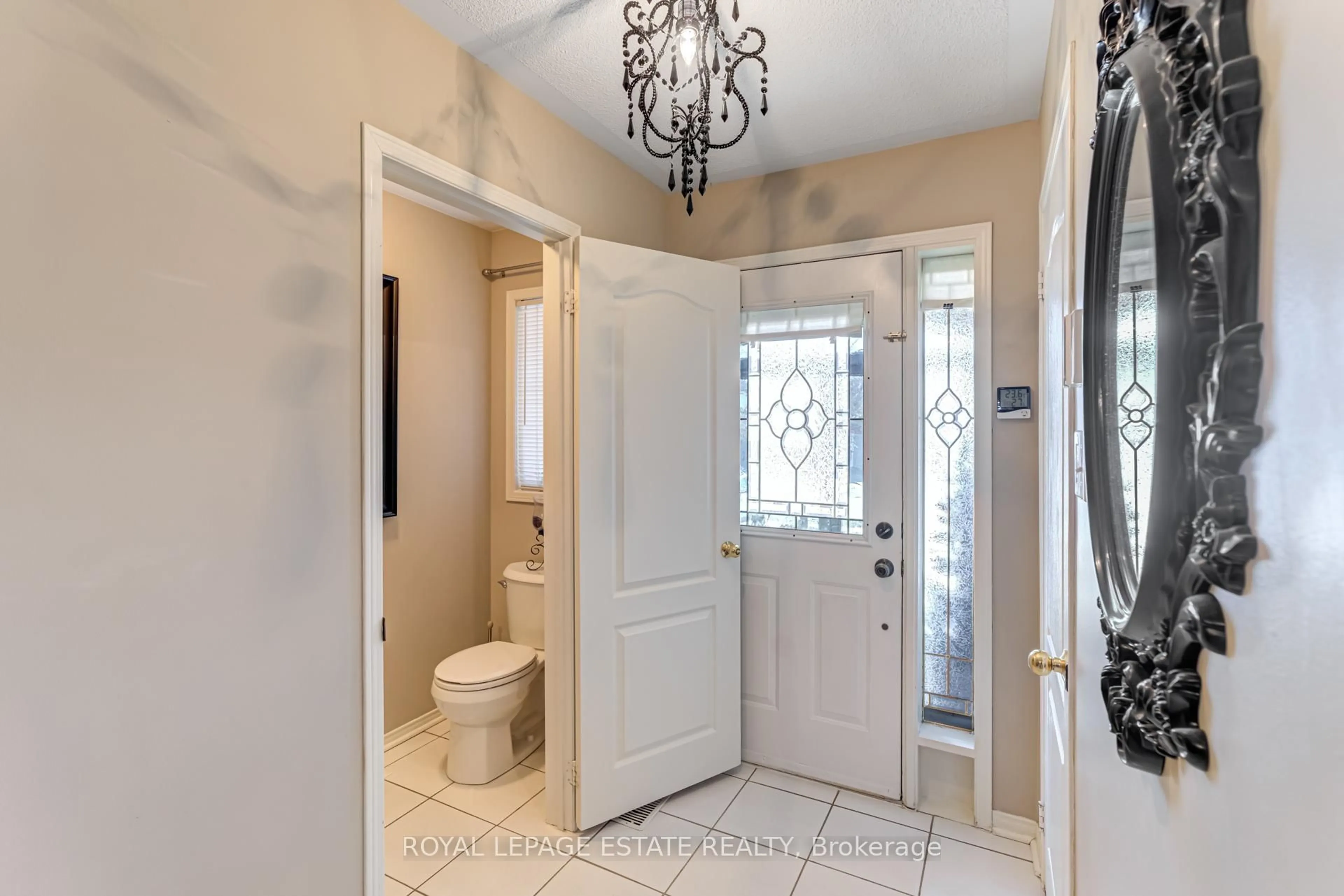 Indoor entryway for 81 Larkspur Rd, Brampton Ontario L6R 1X2