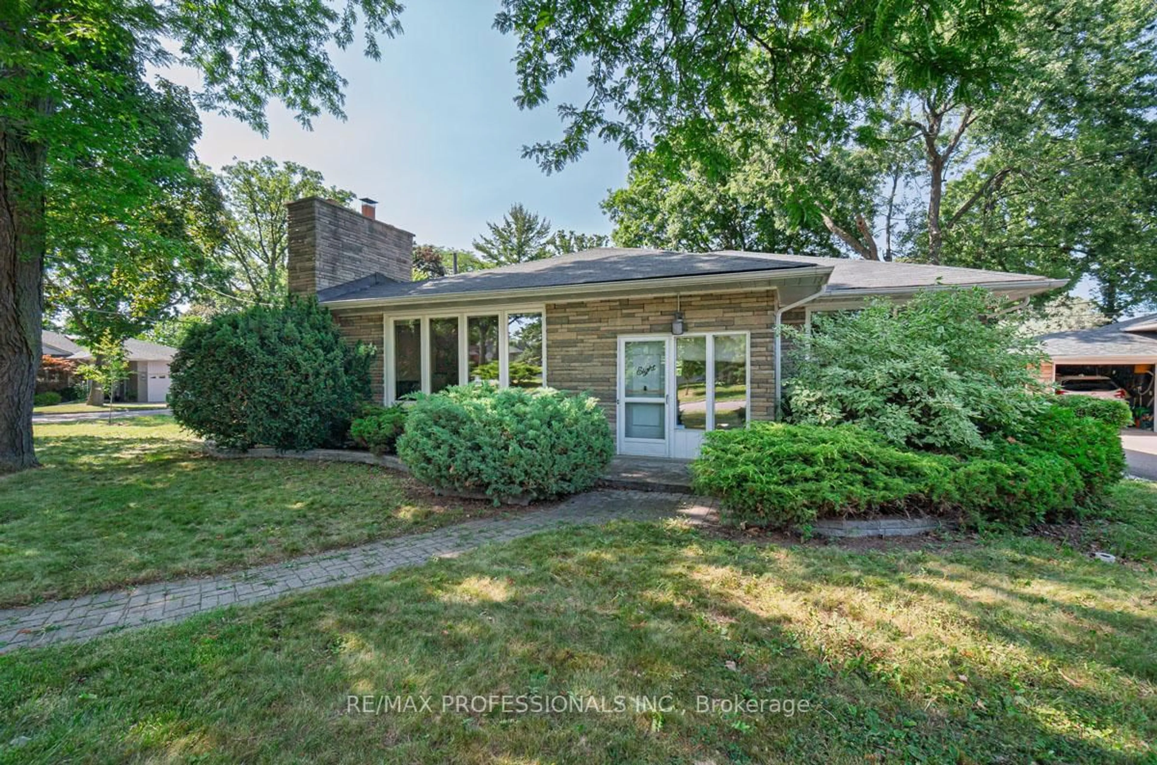 Unknown for 8 Chantilly Gdns, Toronto Ontario M9N 2N8