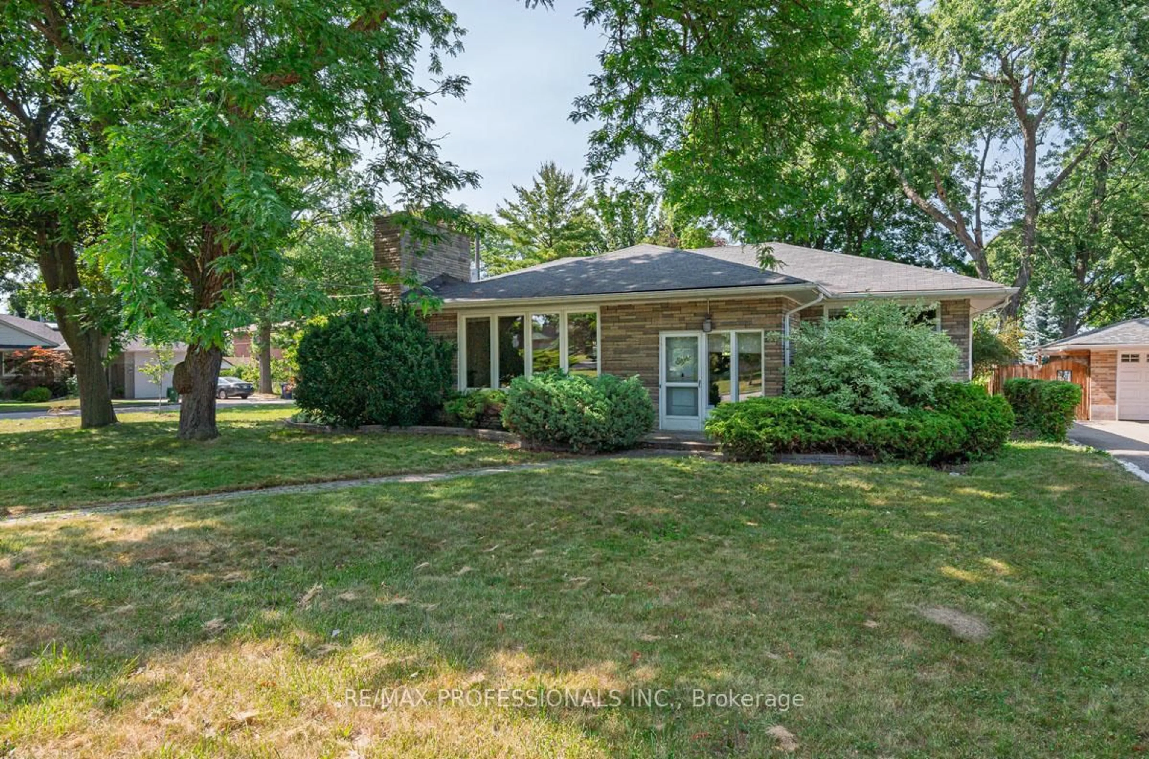 Unknown for 8 Chantilly Gdns, Toronto Ontario M9N 2N8