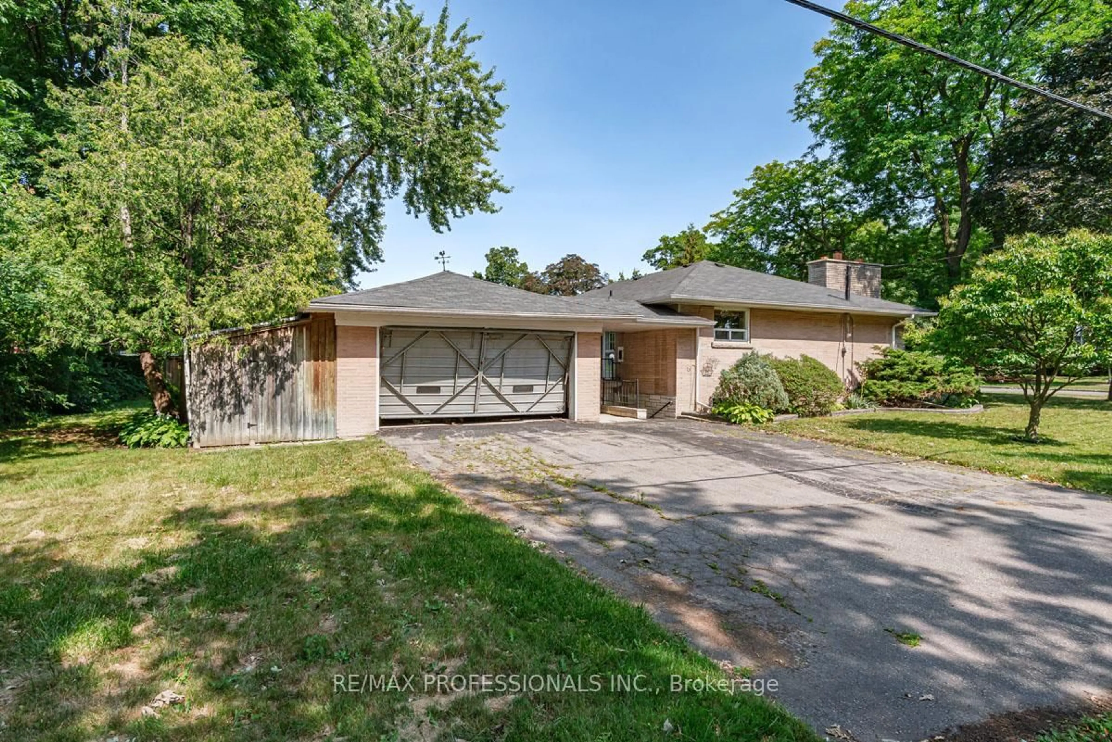 Home with brick exterior material, street for 8 Chantilly Gdns, Toronto Ontario M9N 2N8