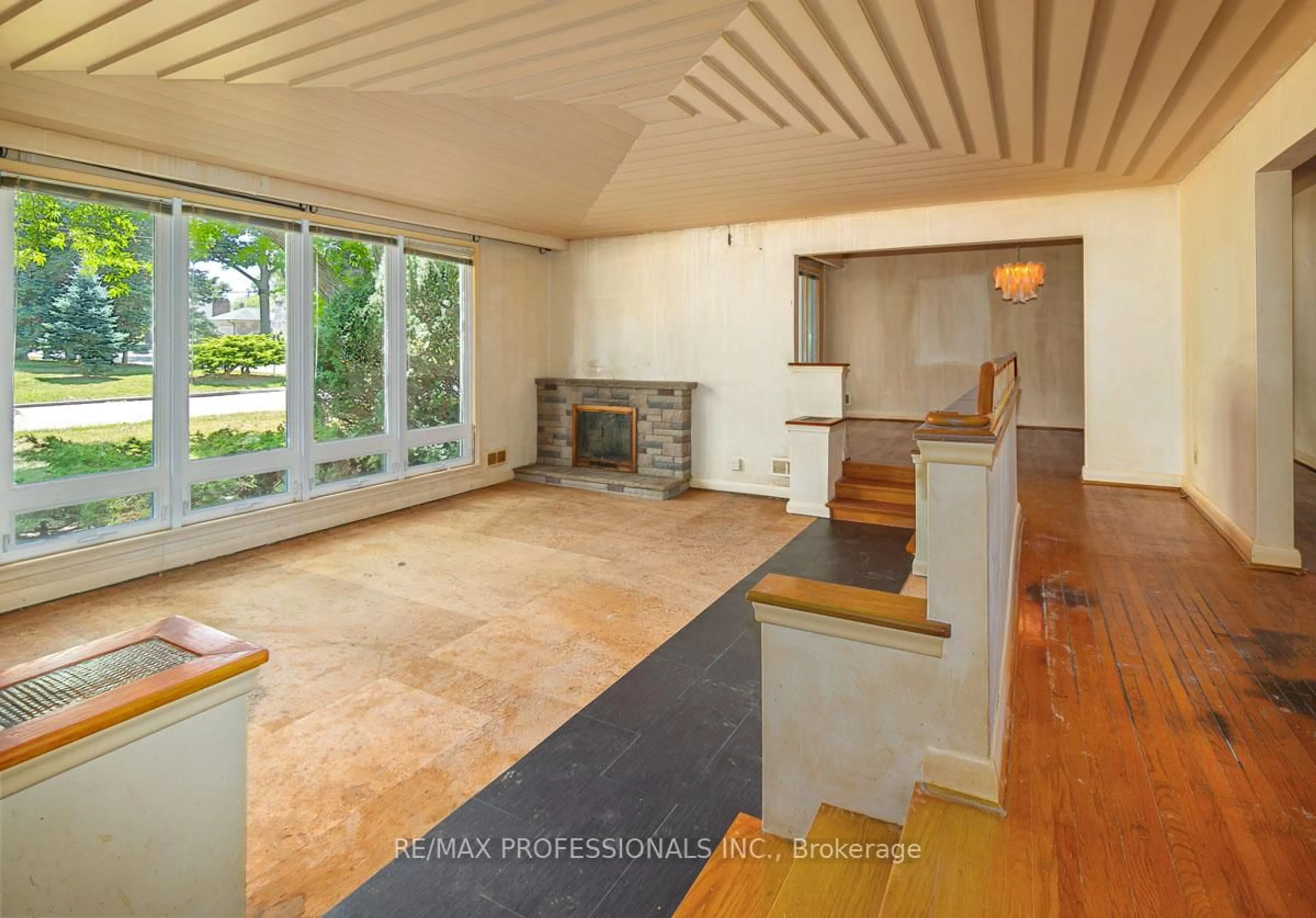 Open concept kitchen, unknown for 8 Chantilly Gdns, Toronto Ontario M9N 2N8