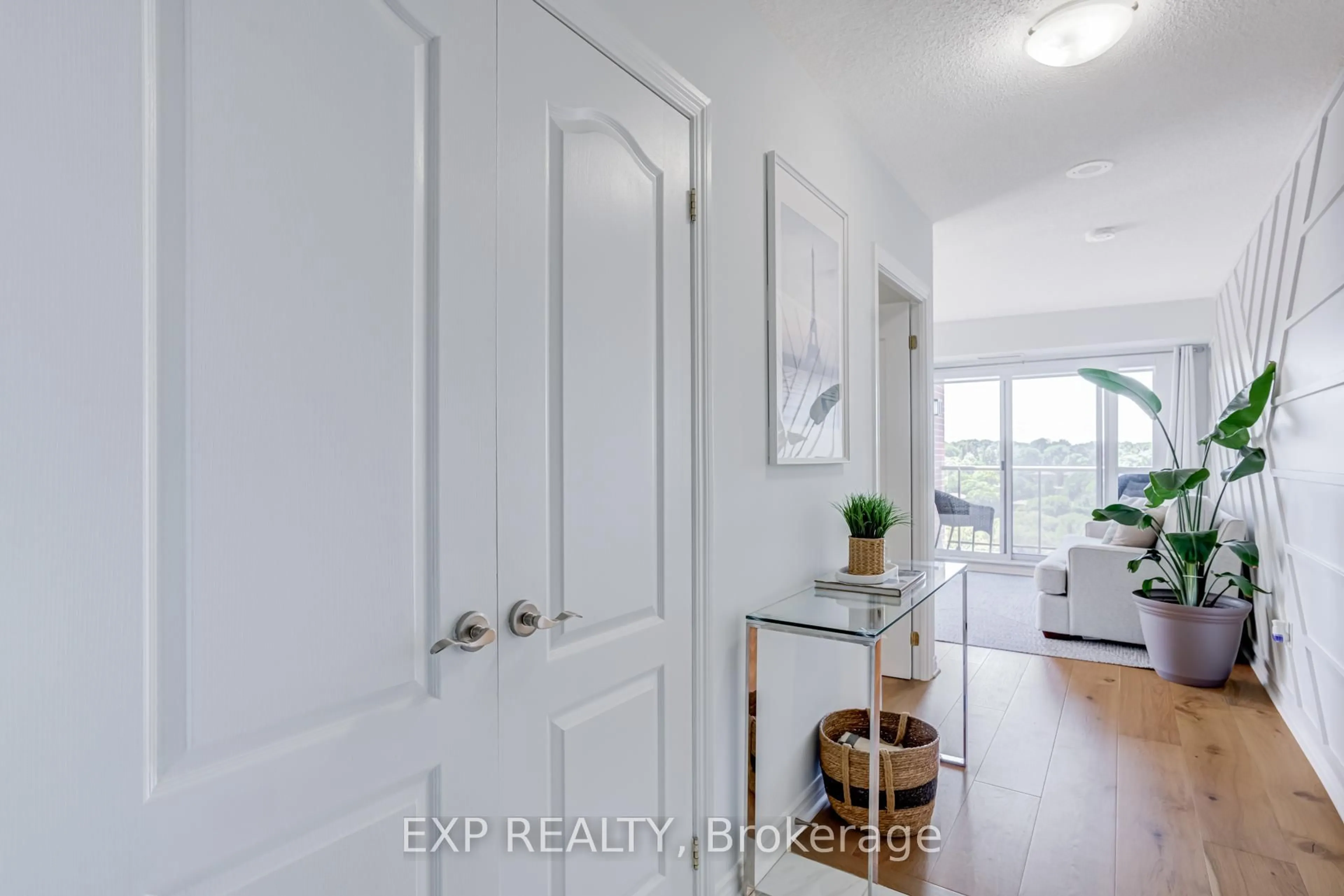 Indoor entryway for 2088 Lawrence Ave #1002, Toronto Ontario M9N 3Z9