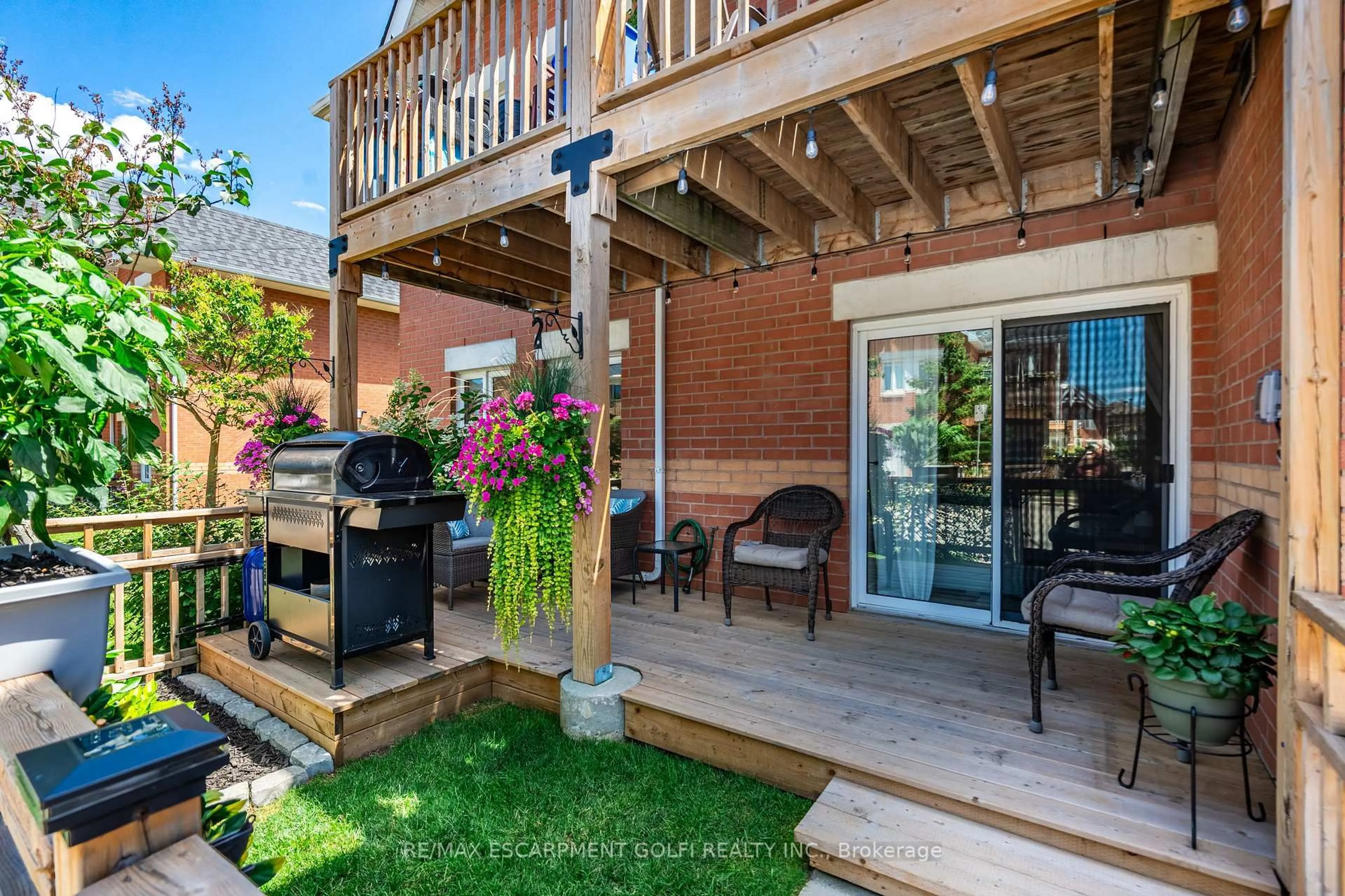 Patio, street for 4140 Foxwood Dr #203, Burlington Ontario L7M 4R4