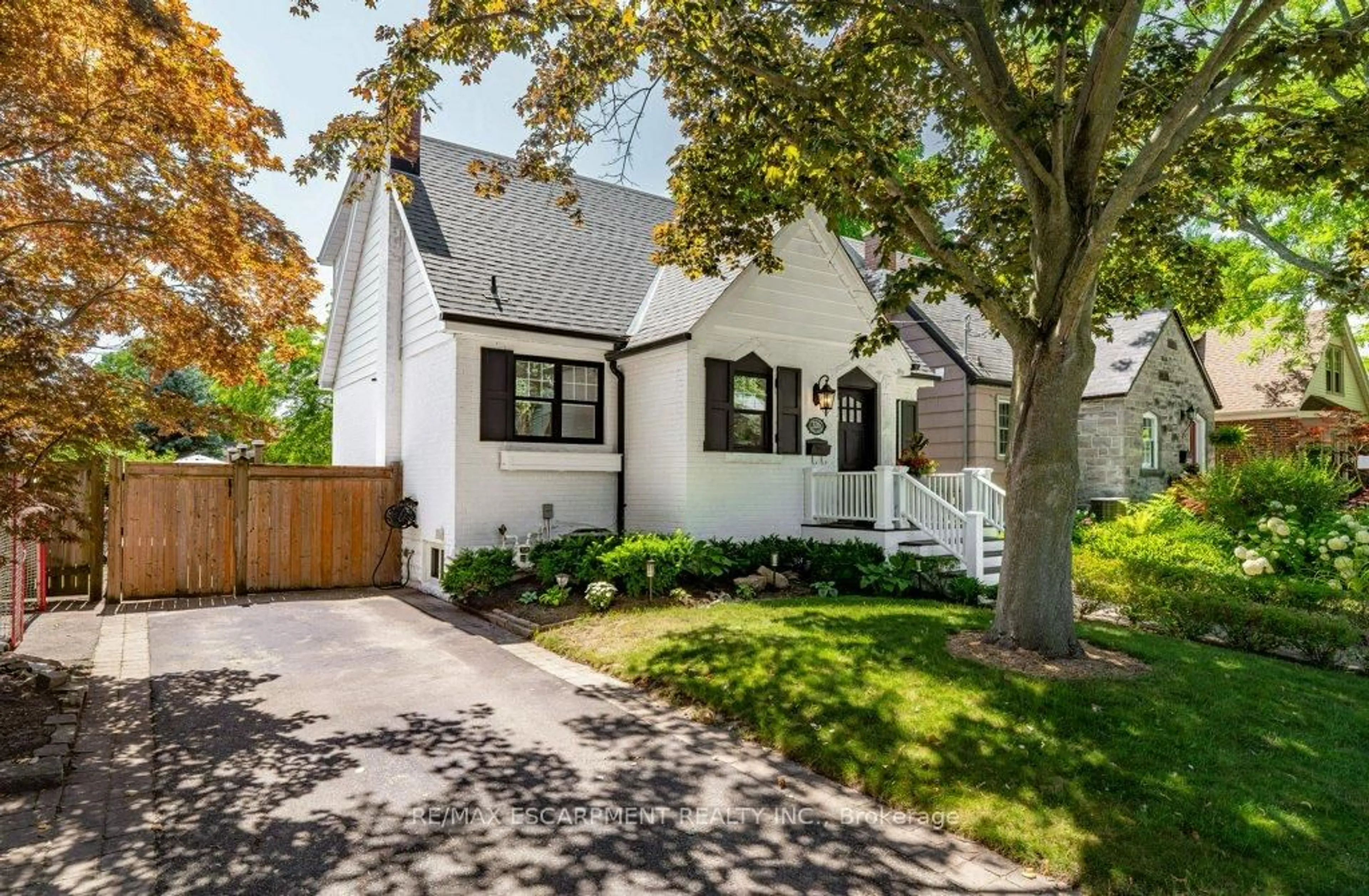 Home with brick exterior material, street for 326 Seneca Ave, Burlington Ontario L7R 2Z9