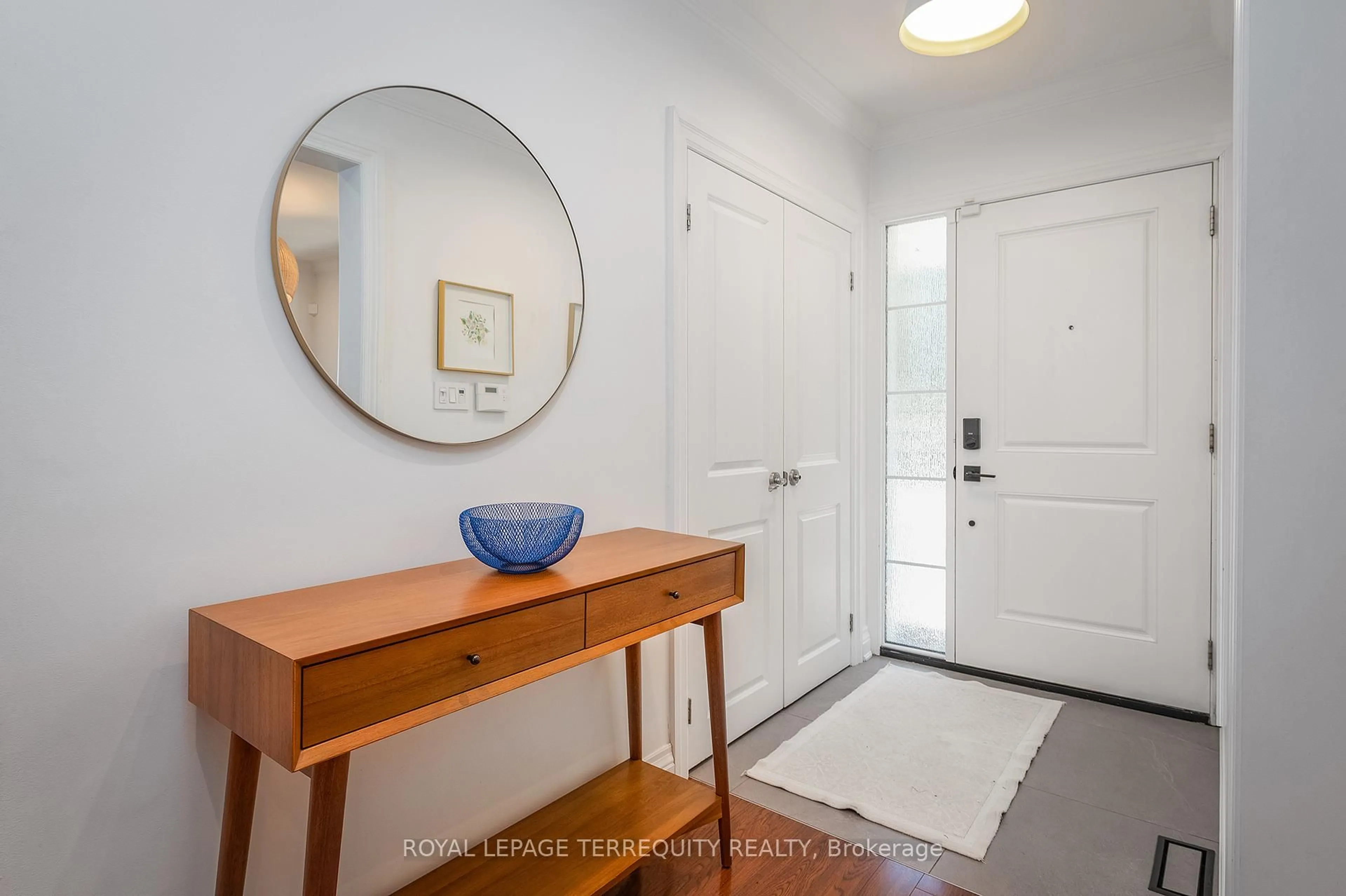 Indoor entryway for 1444 Strathy Ave, Mississauga Ontario L5E 2L2