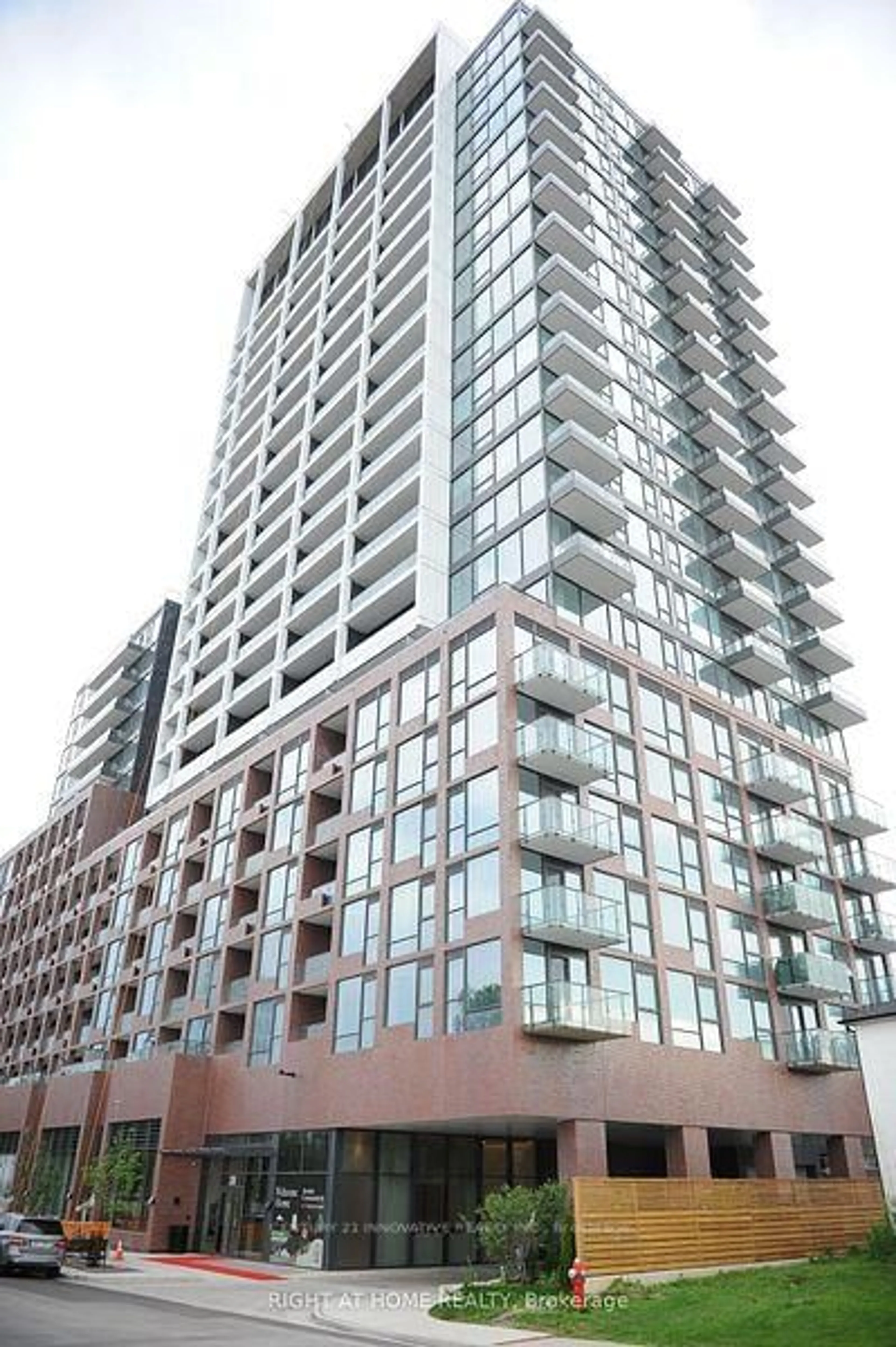Unknown for 28 Ann St #813, Mississauga Ontario L5G 0E1