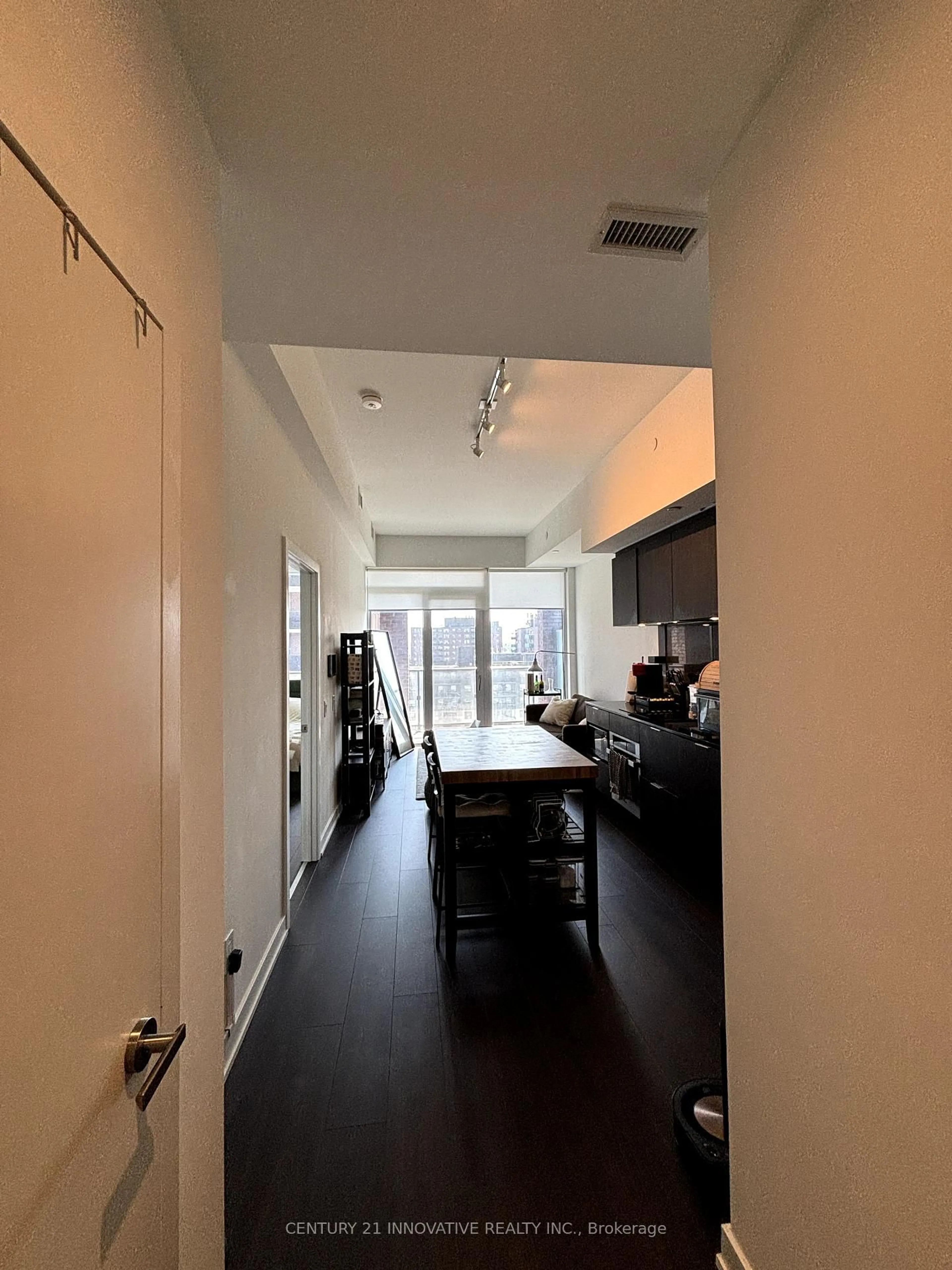 A pic of a room for 28 Ann St #813, Mississauga Ontario L5G 0E1