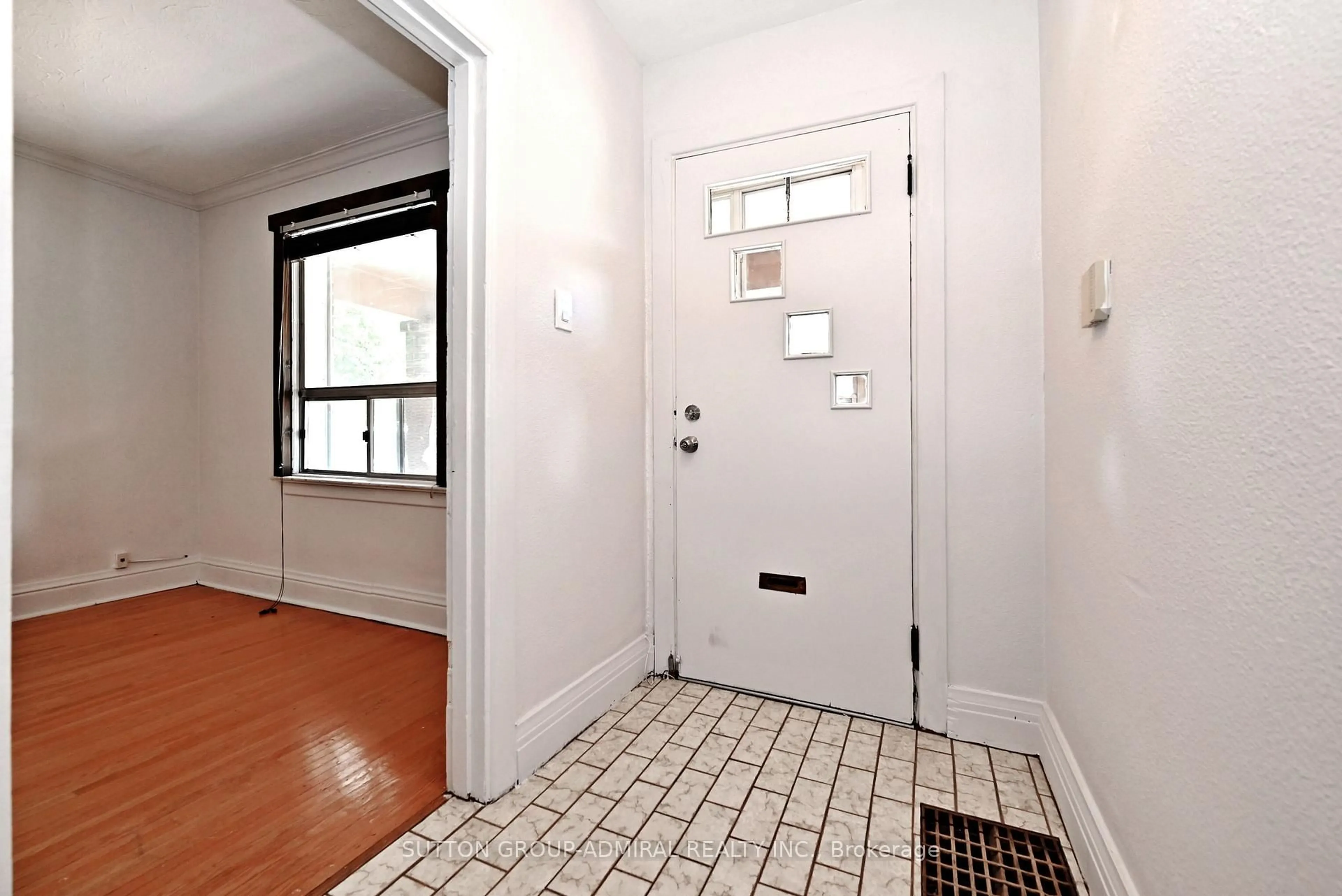 Indoor entryway for 43 Bristol Ave, Toronto Ontario M6H 3J8