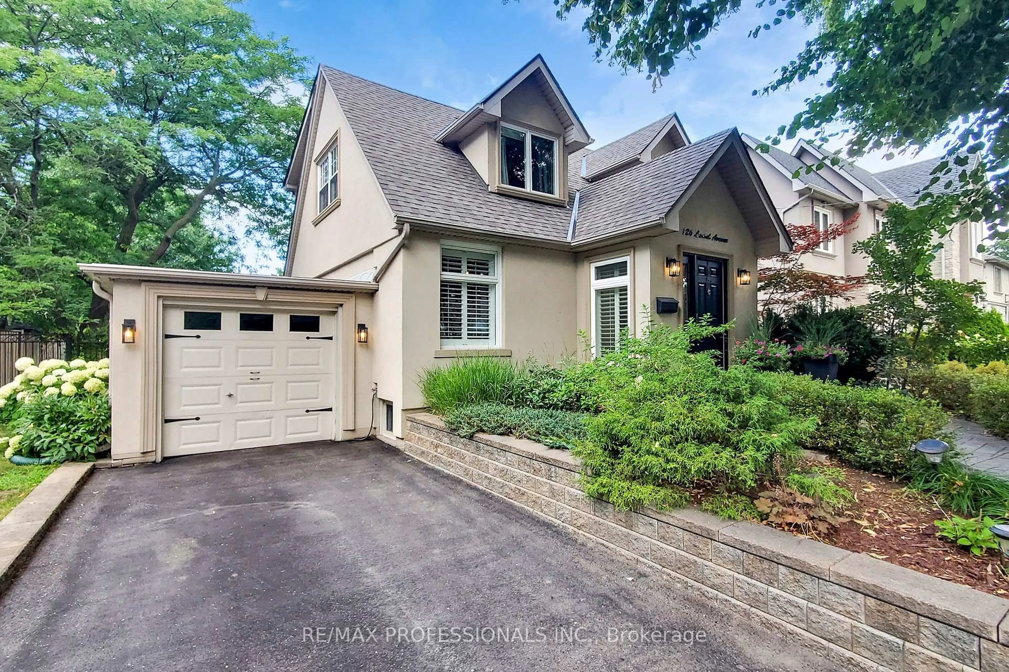 Home with brick exterior material, street for 126 Laurel Ave, Toronto Ontario M9B 4T6