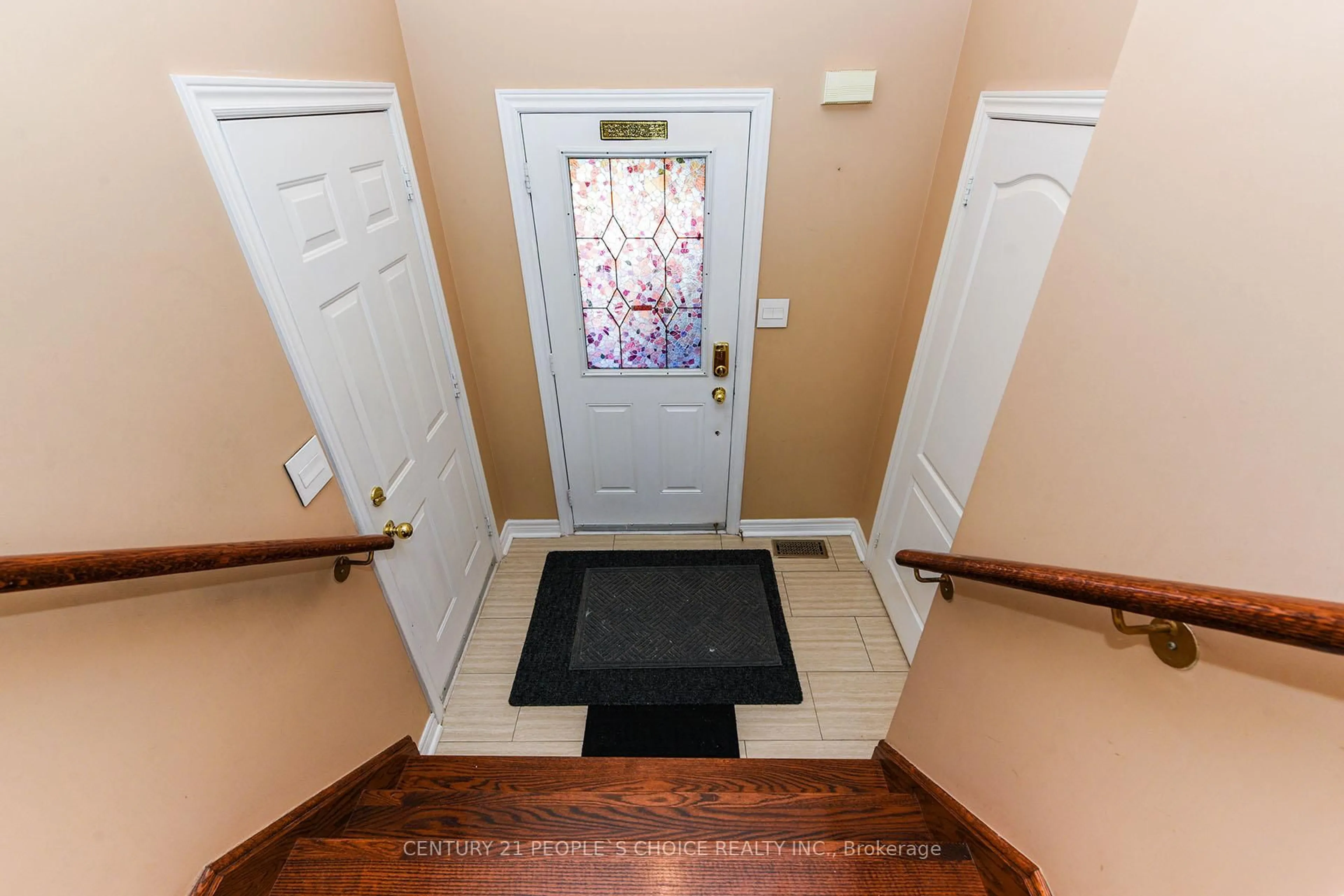 Indoor entryway for 3970 Stardust Dr, Mississauga Ontario L5M 8A5