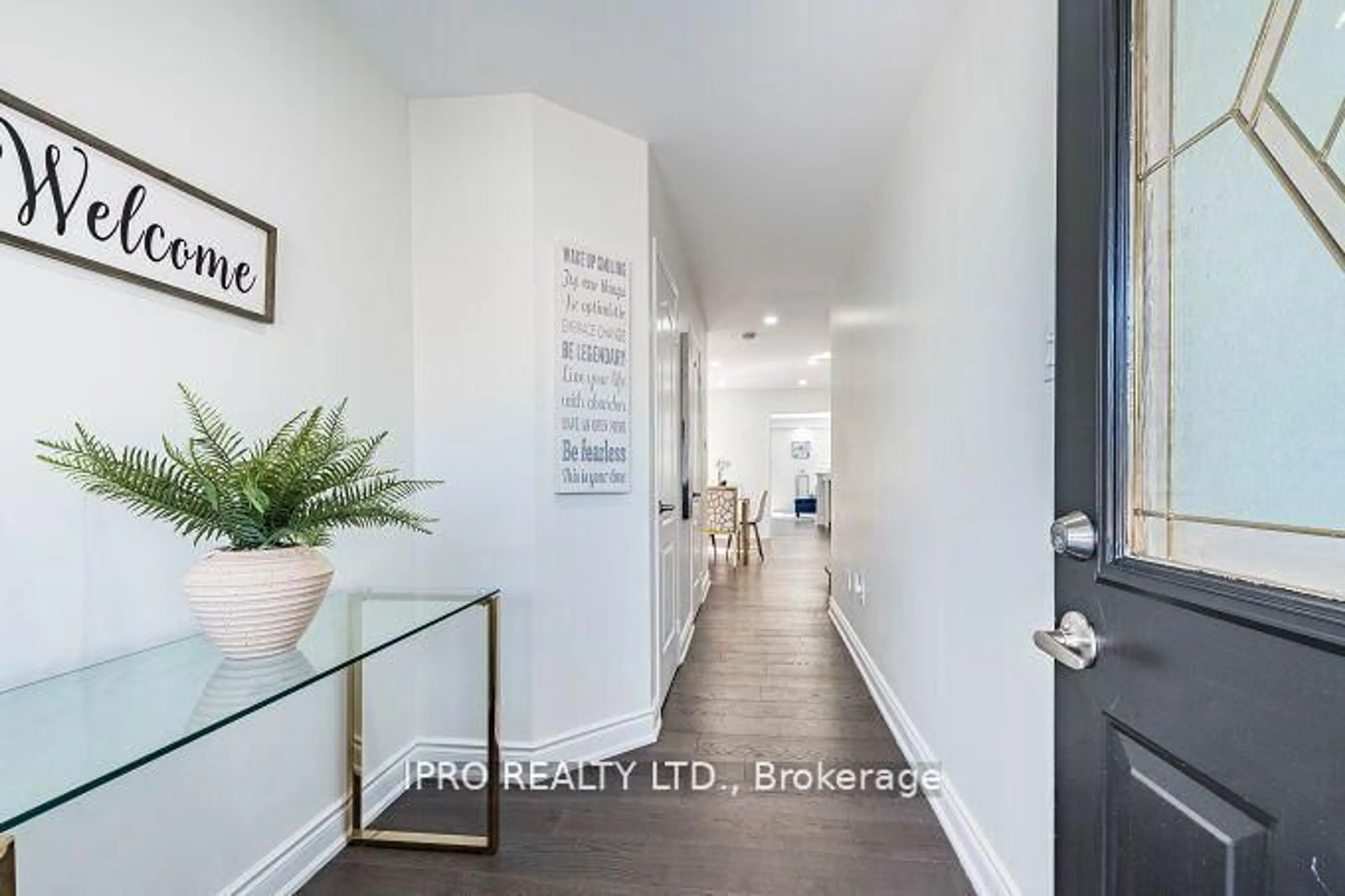 Indoor entryway for 631 Rossellini Dr, Mississauga Ontario L5W 1K9