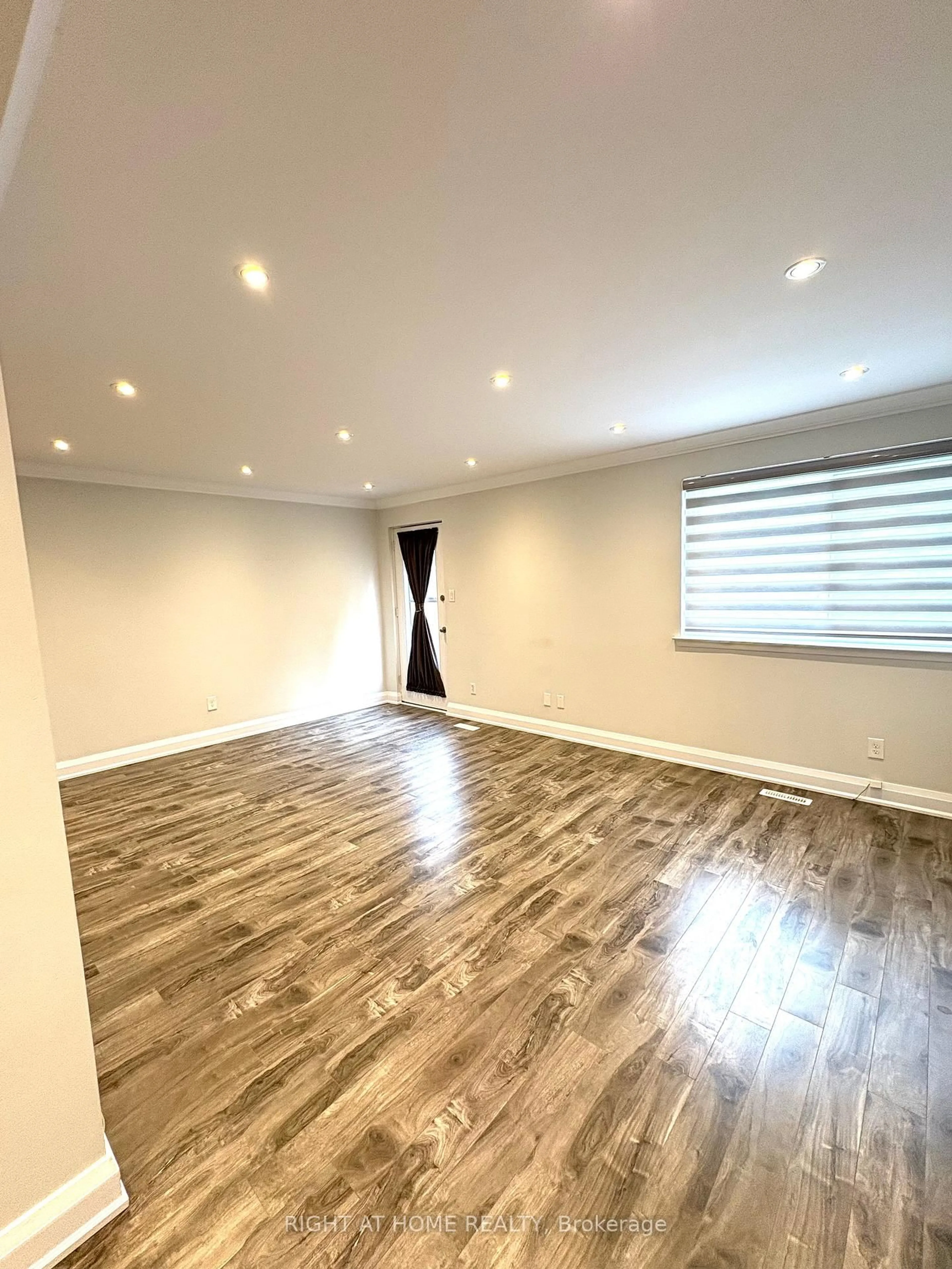 A pic of a room for 5473 Schueller Cres, Burlington Ontario L7L 3T1