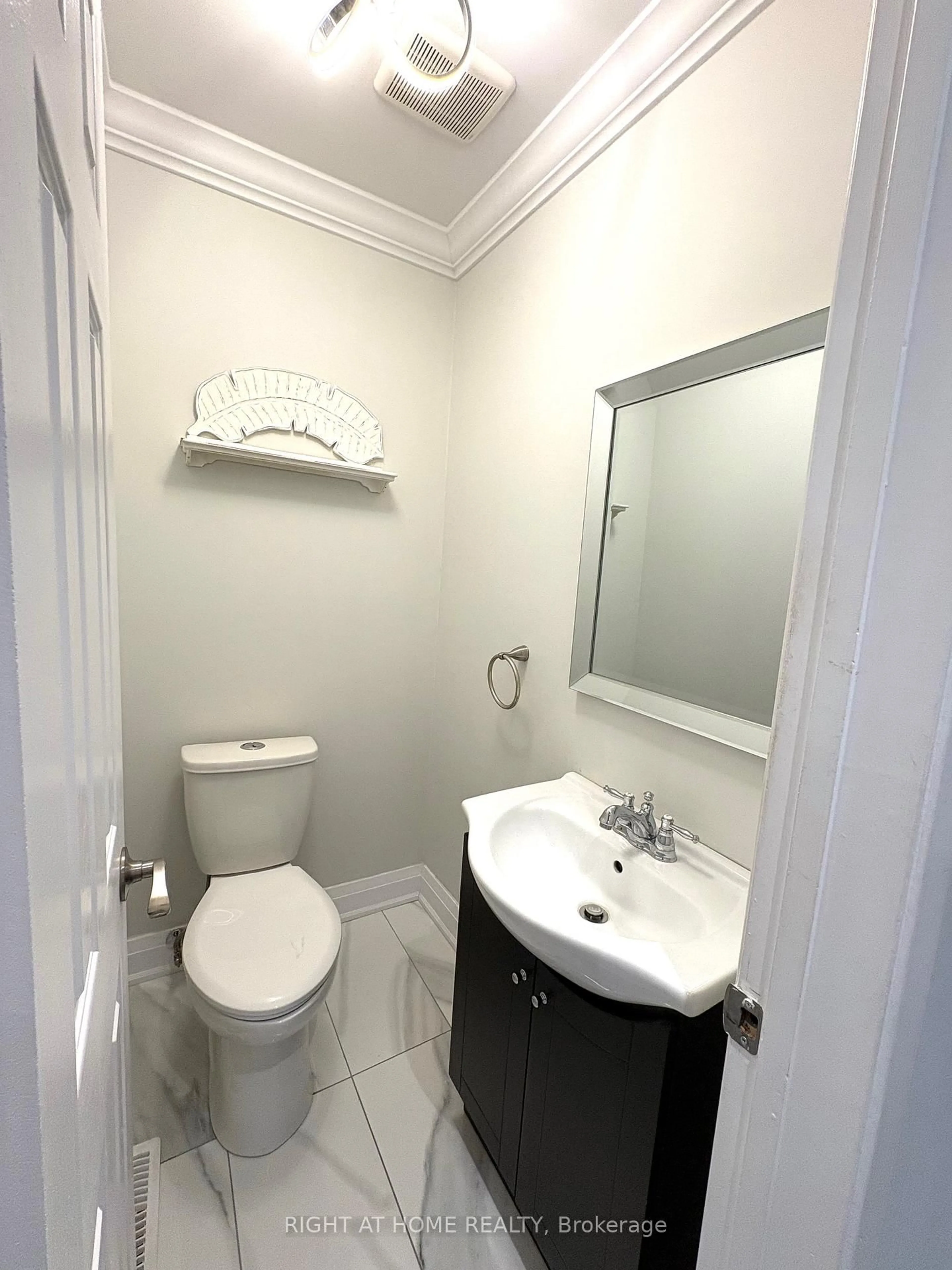 Standard bathroom, unknown for 5473 Schueller Cres, Burlington Ontario L7L 3T1