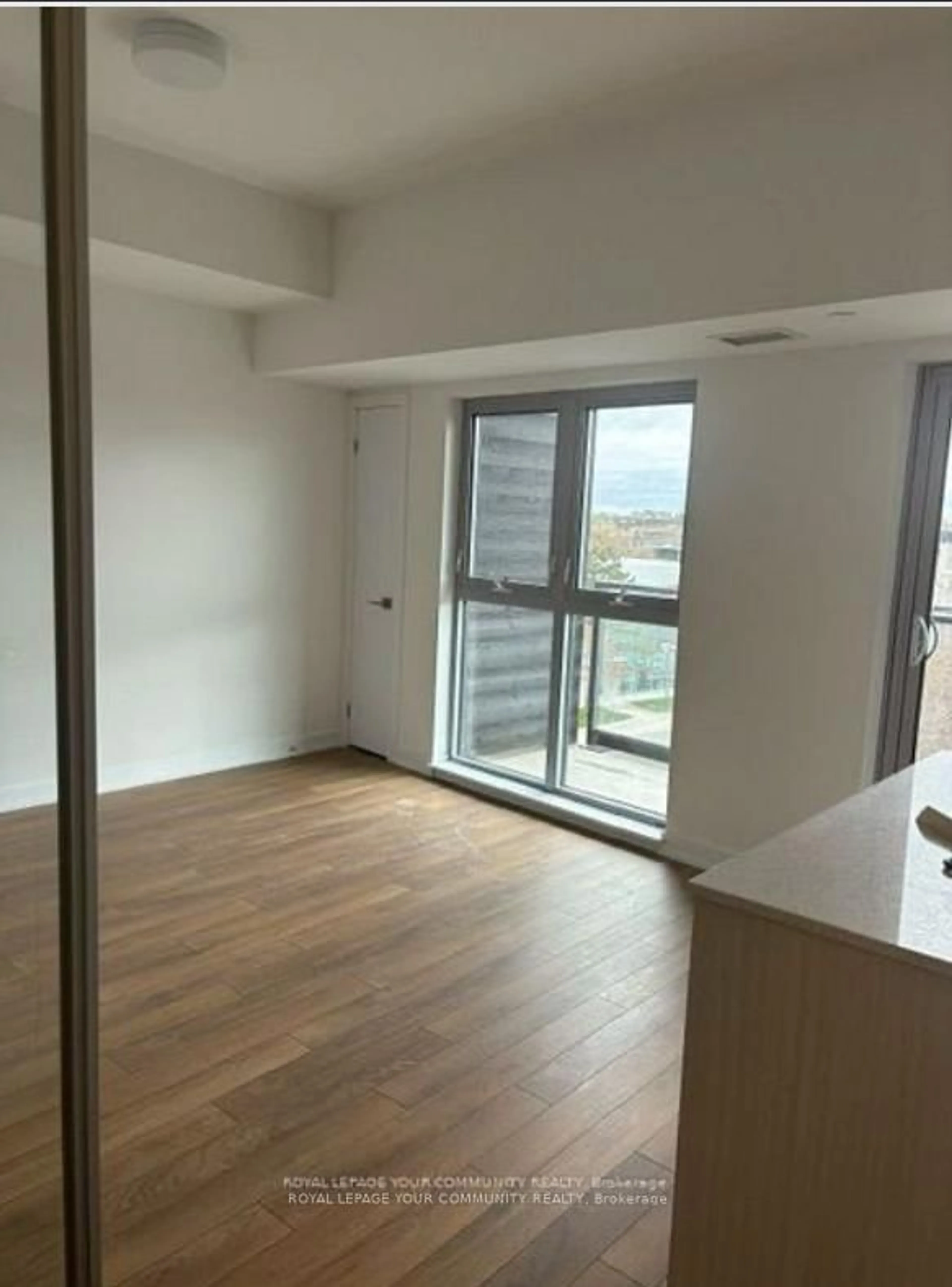 A pic of a room for 2433 DUFFERIN St #511, Toronto Ontario M6E 3T3