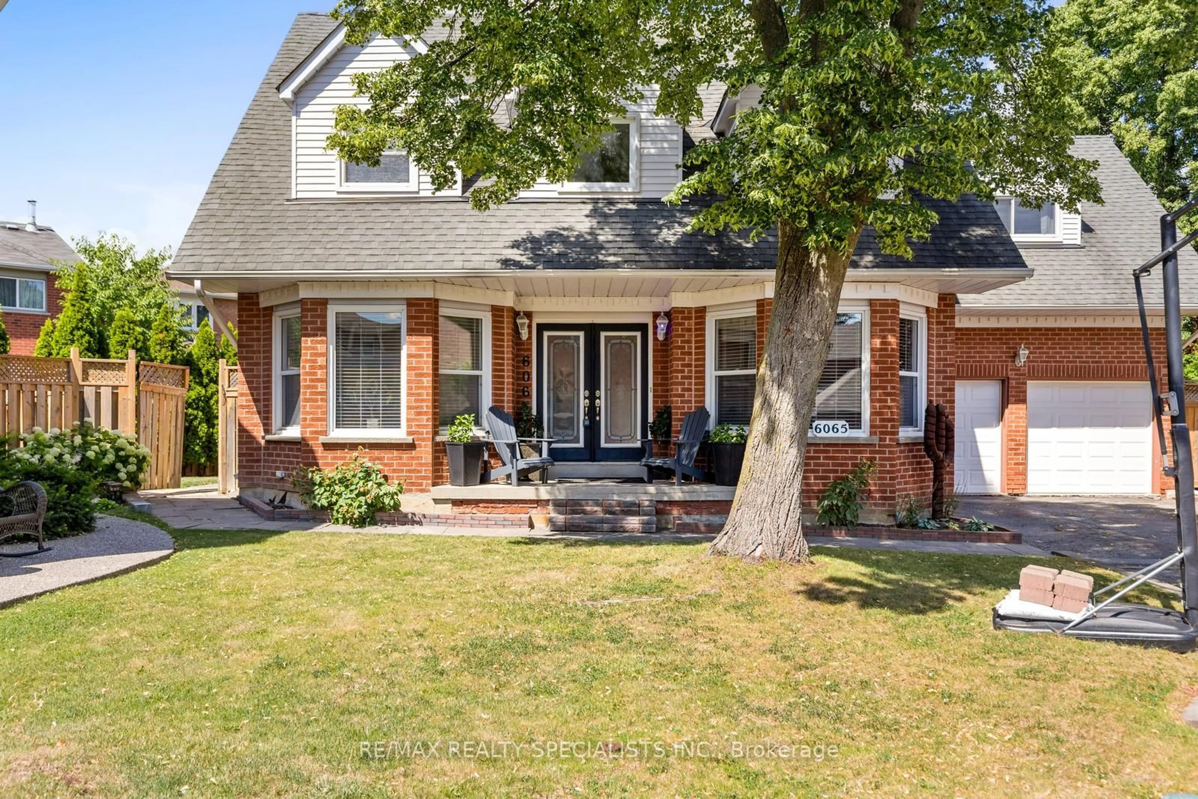 Home with brick exterior material, street for 6065 Tenth line, Mississauga Ontario L5W 5S6
