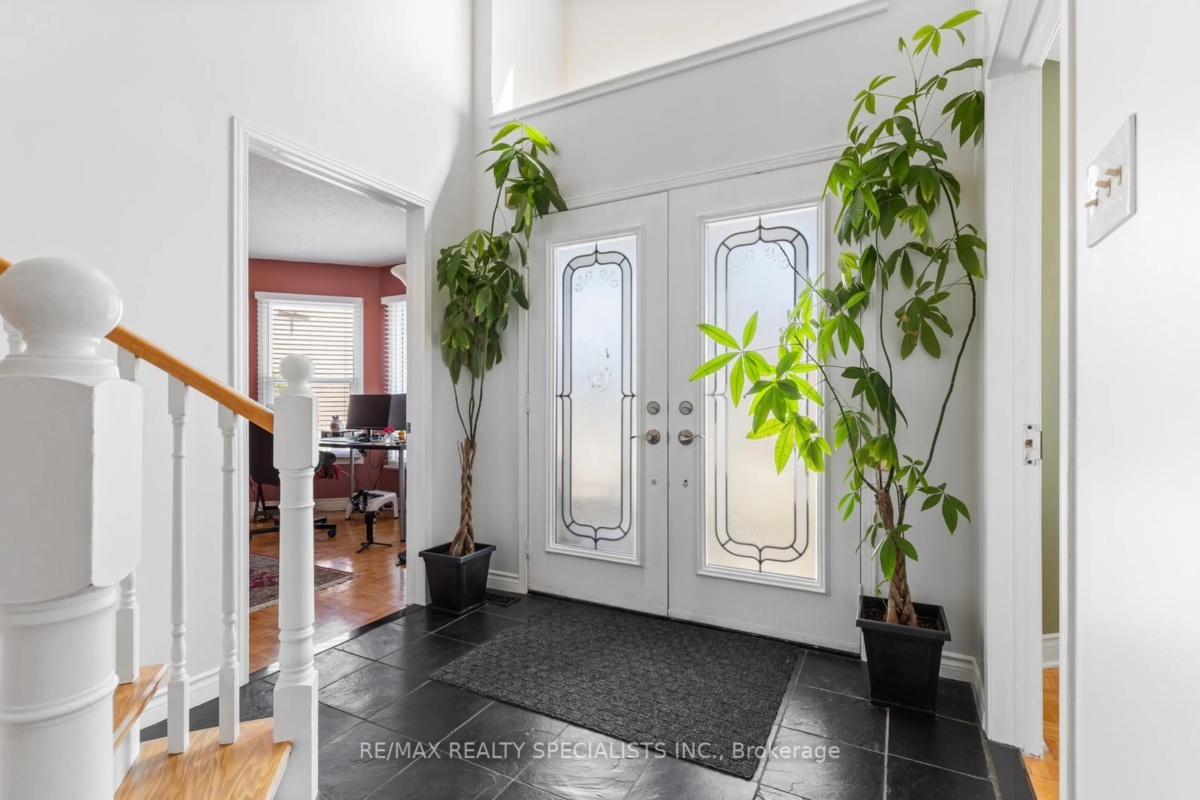 Indoor entryway for 6065 Tenth line, Mississauga Ontario L5W 5S6