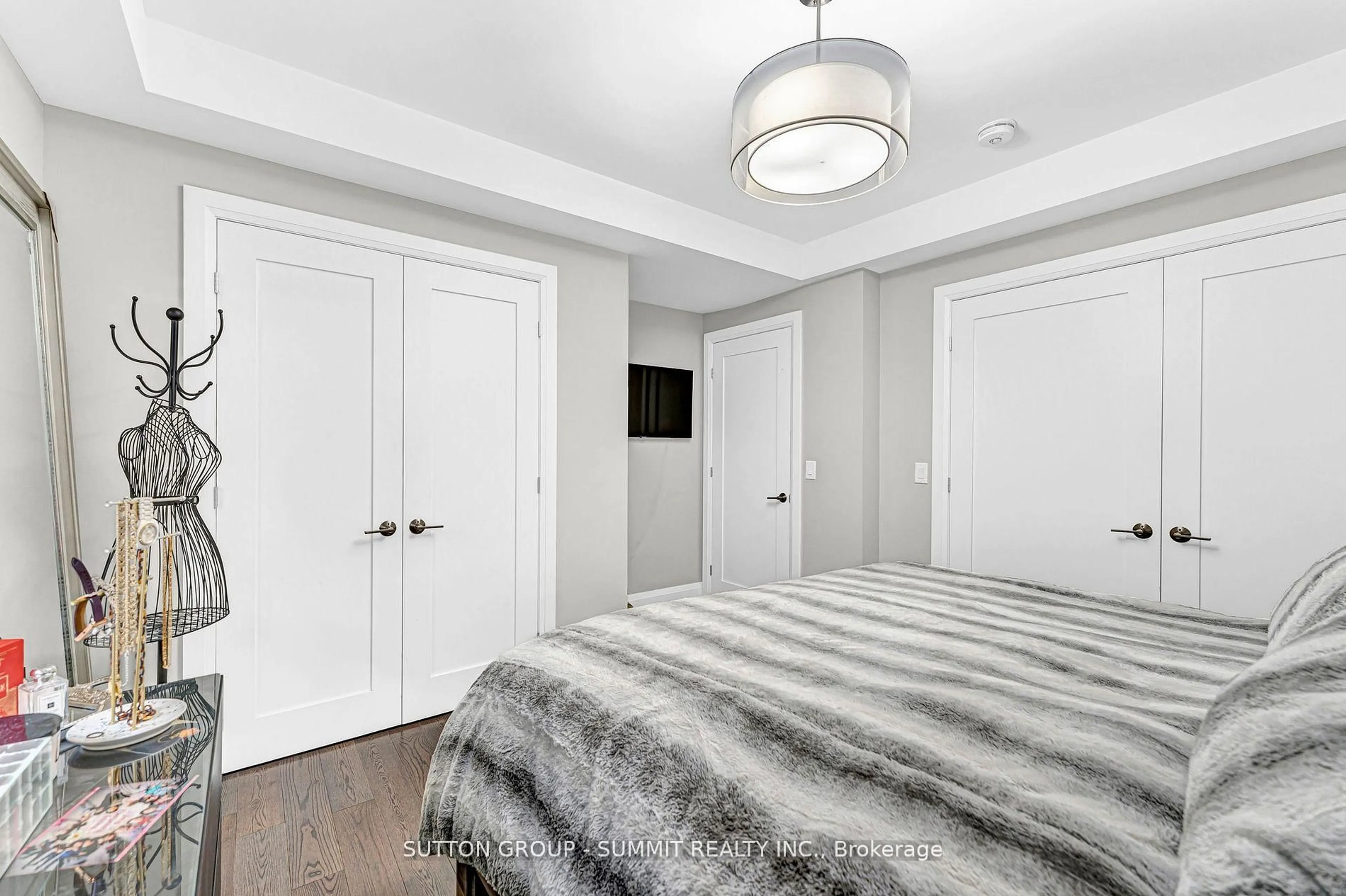 A pic of a room for 31 Oakwood Ave, Mississauga Ontario L5G 3L9