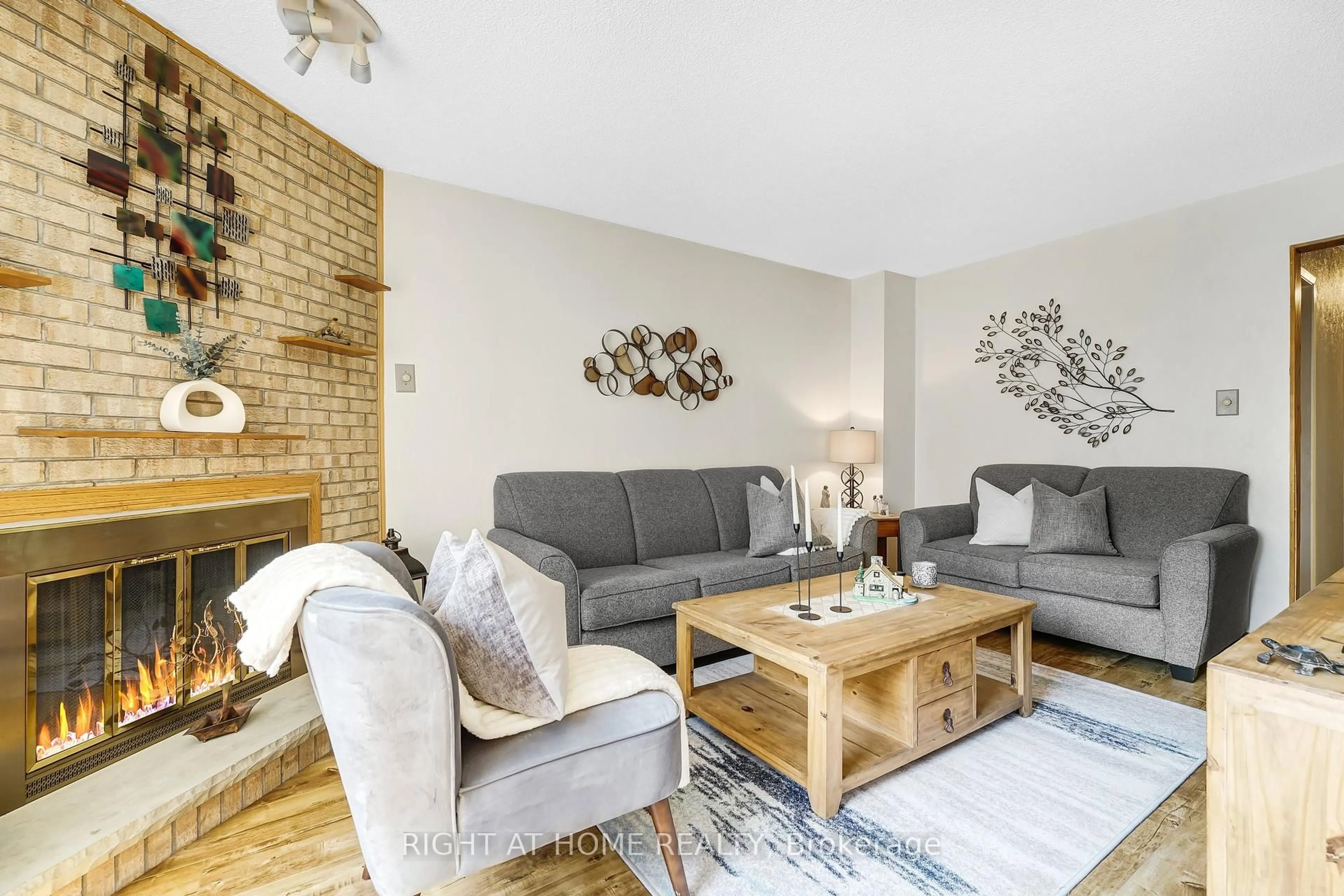 Living room with furniture, unknown for 22 Donna Dr, Brampton Ontario L6Z 3T2