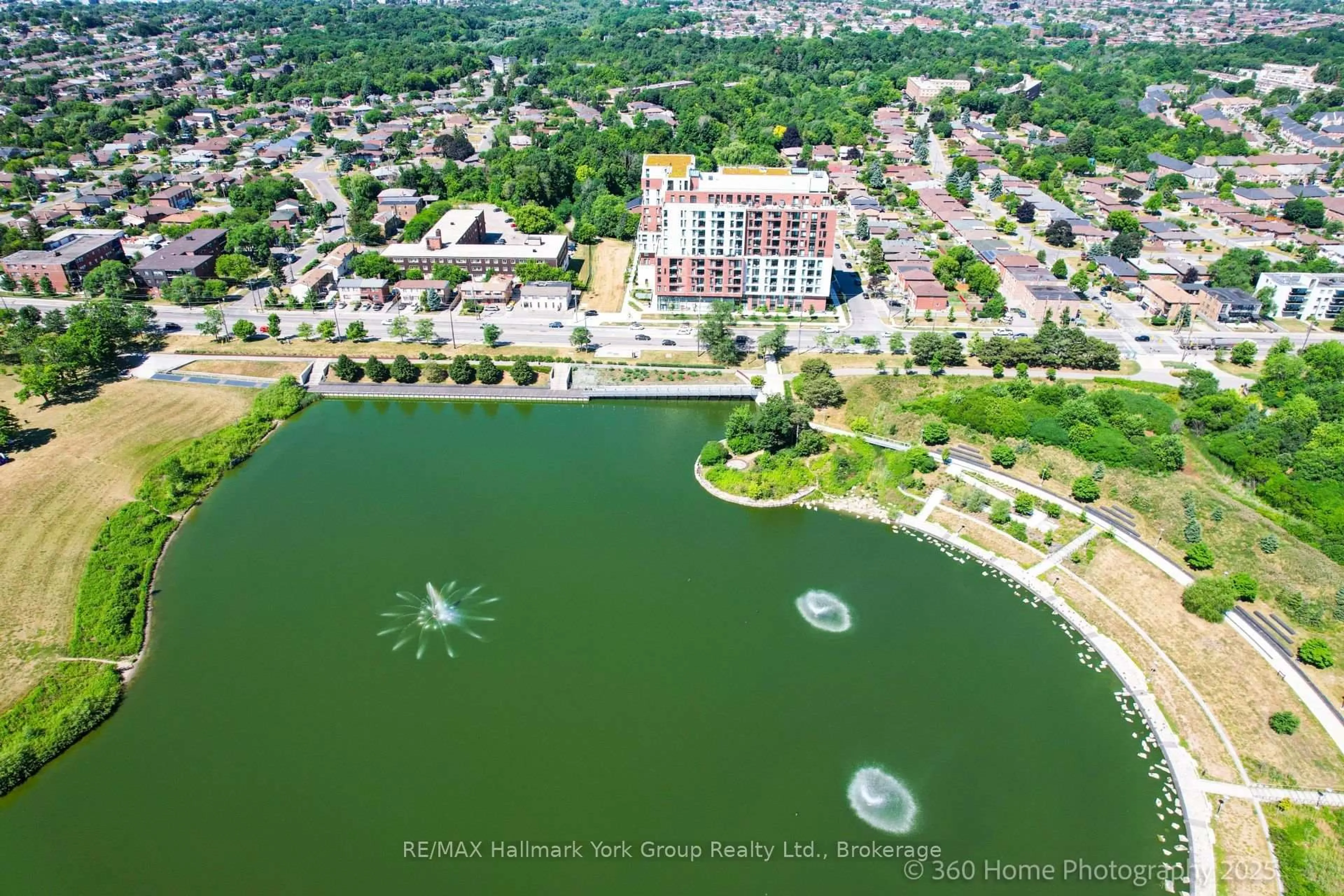 A pic from outside/outdoor area/front of a property/back of a property/a pic from drone, water/lake/river/ocean view for 3100 Keele St #534, Toronto Ontario M3M 2H4
