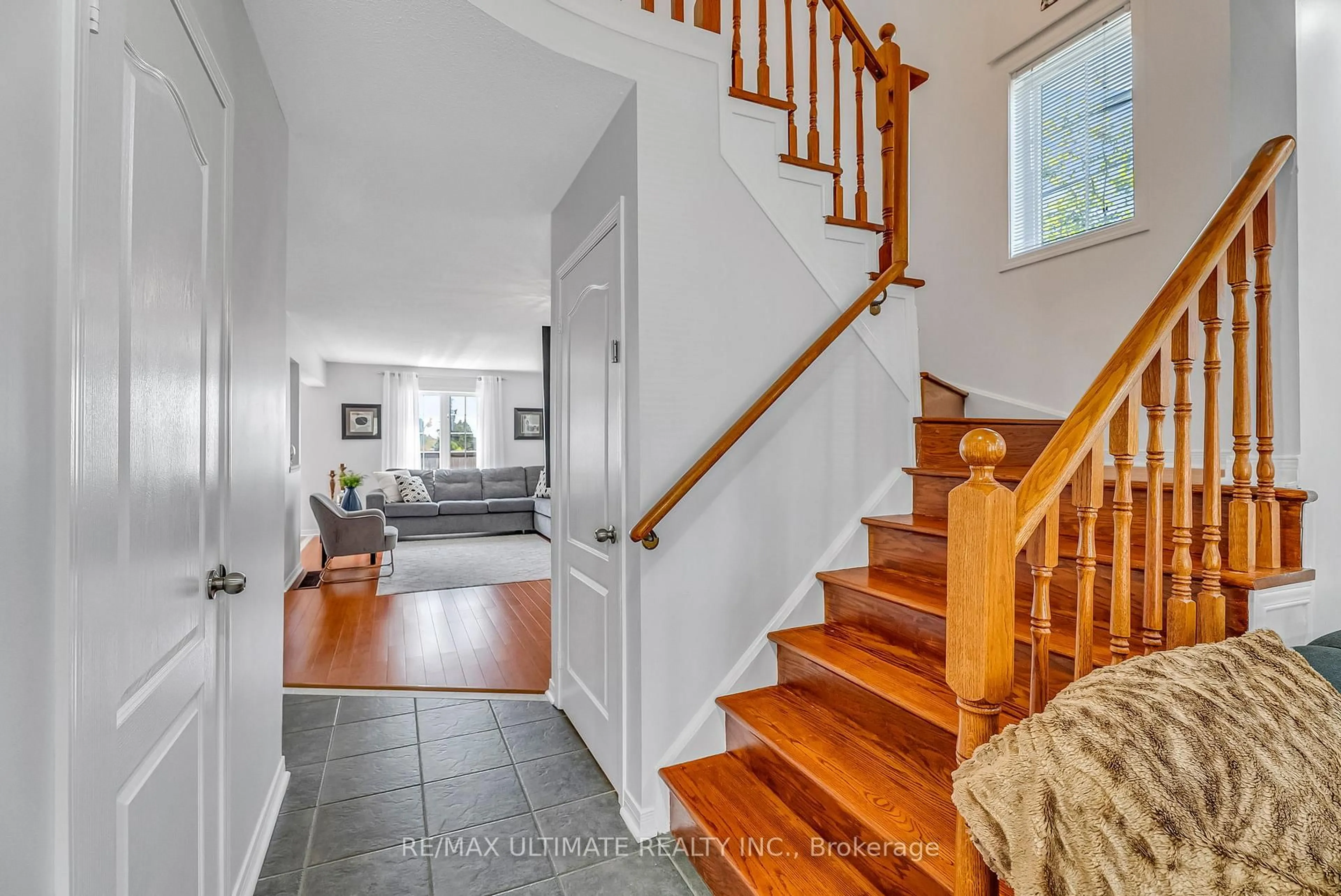 Indoor entryway for 64 Tideland Dr, Brampton Ontario L7A 2W1
