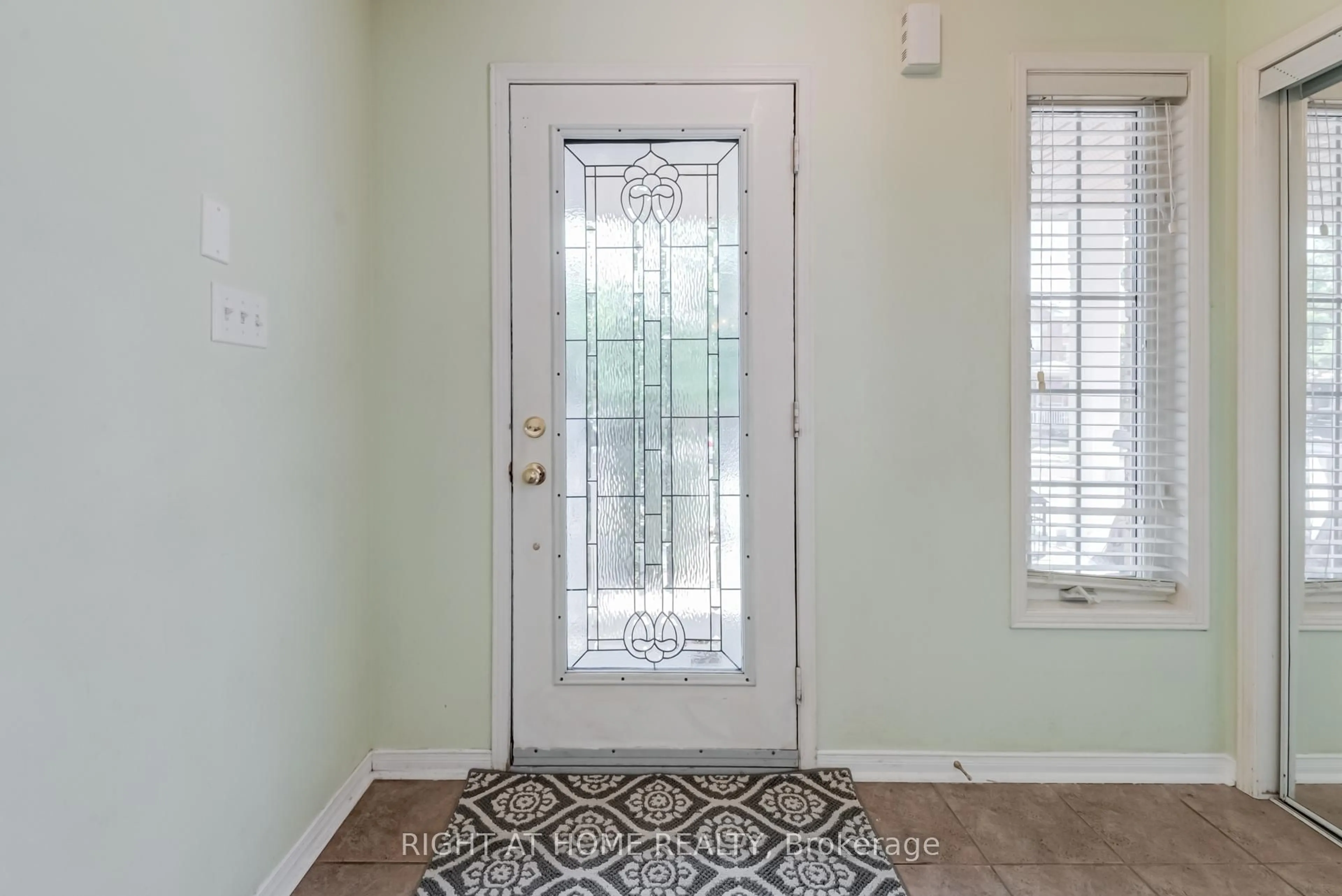 Indoor entryway for 12 Joywill Crt, Brampton Ontario L7A 3T8