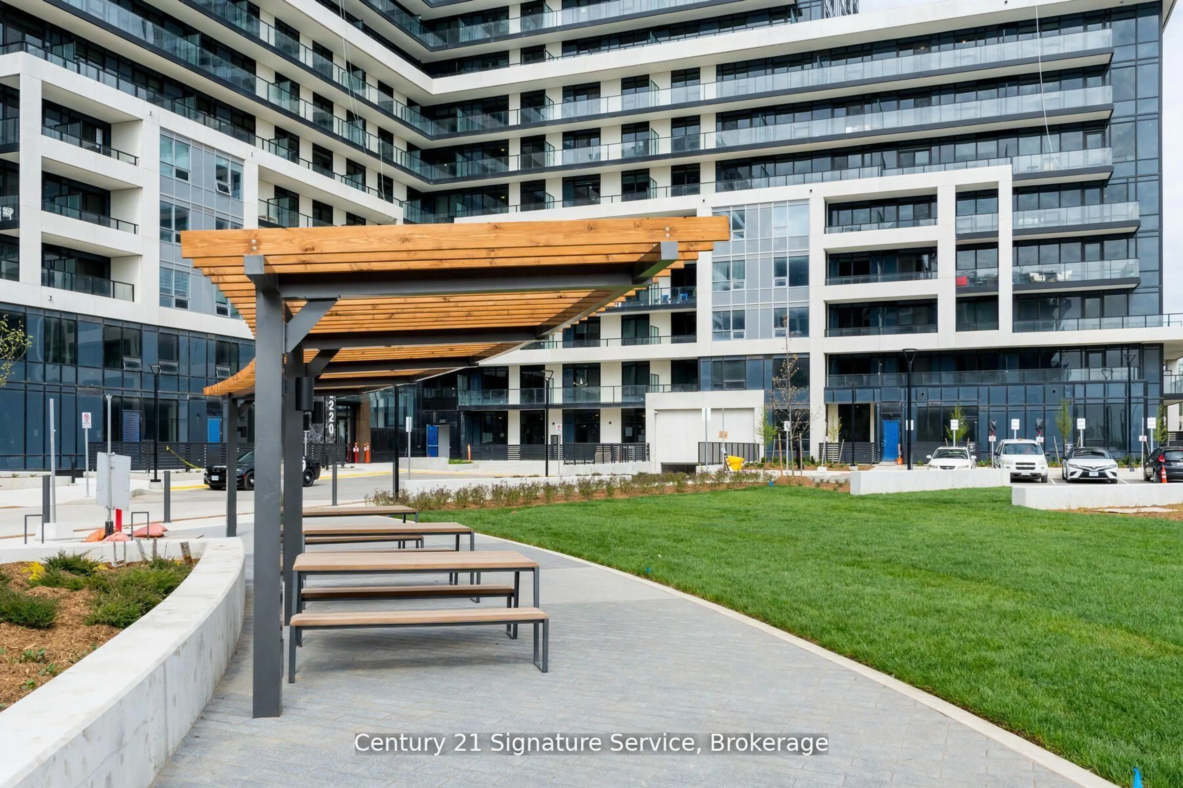 Patio, street for 3220 William Coltson Ave #614, Oakville Ontario L6H 7W6