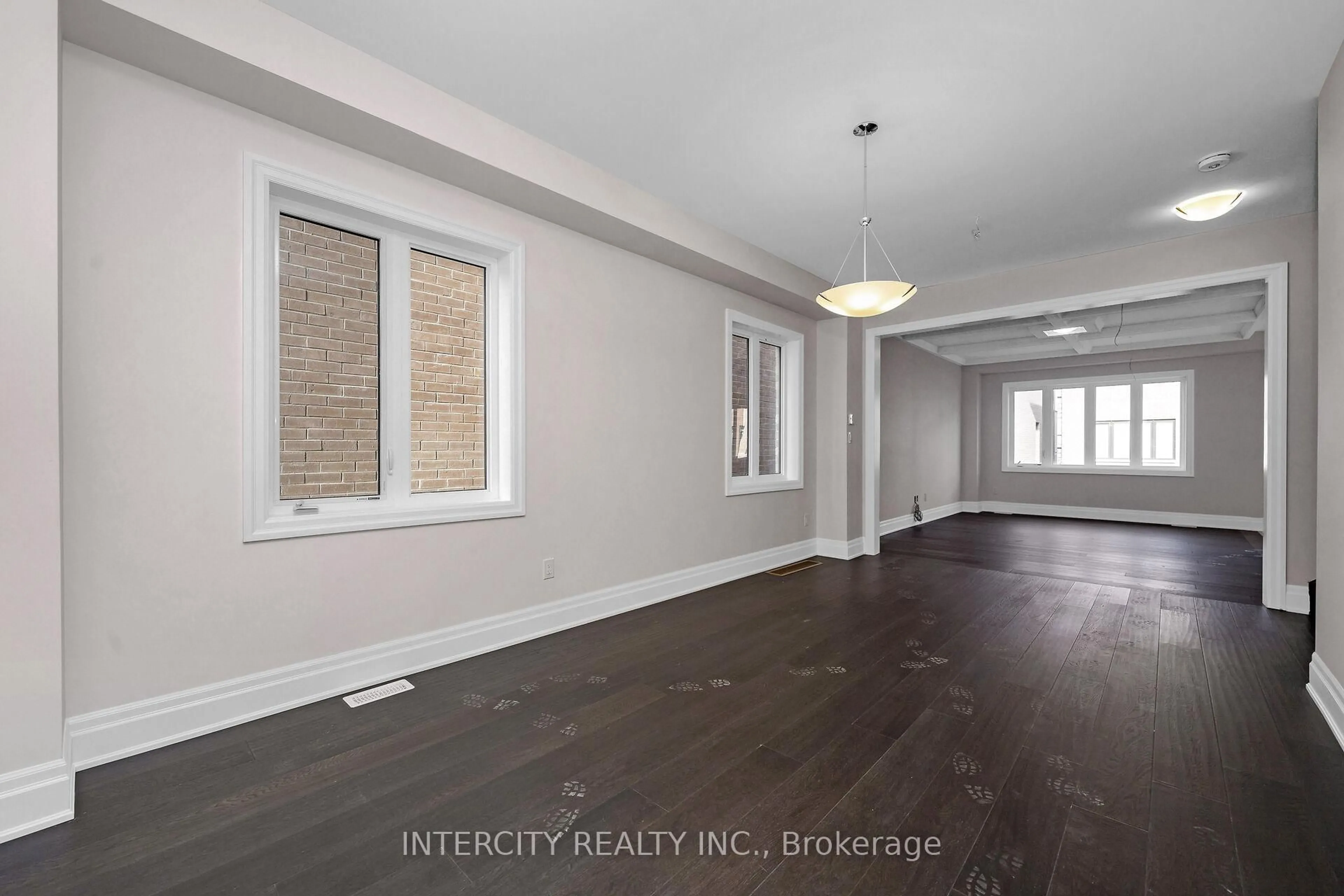Indoor entryway for 65 Claremont Dr, Brampton Ontario L6R 4E7