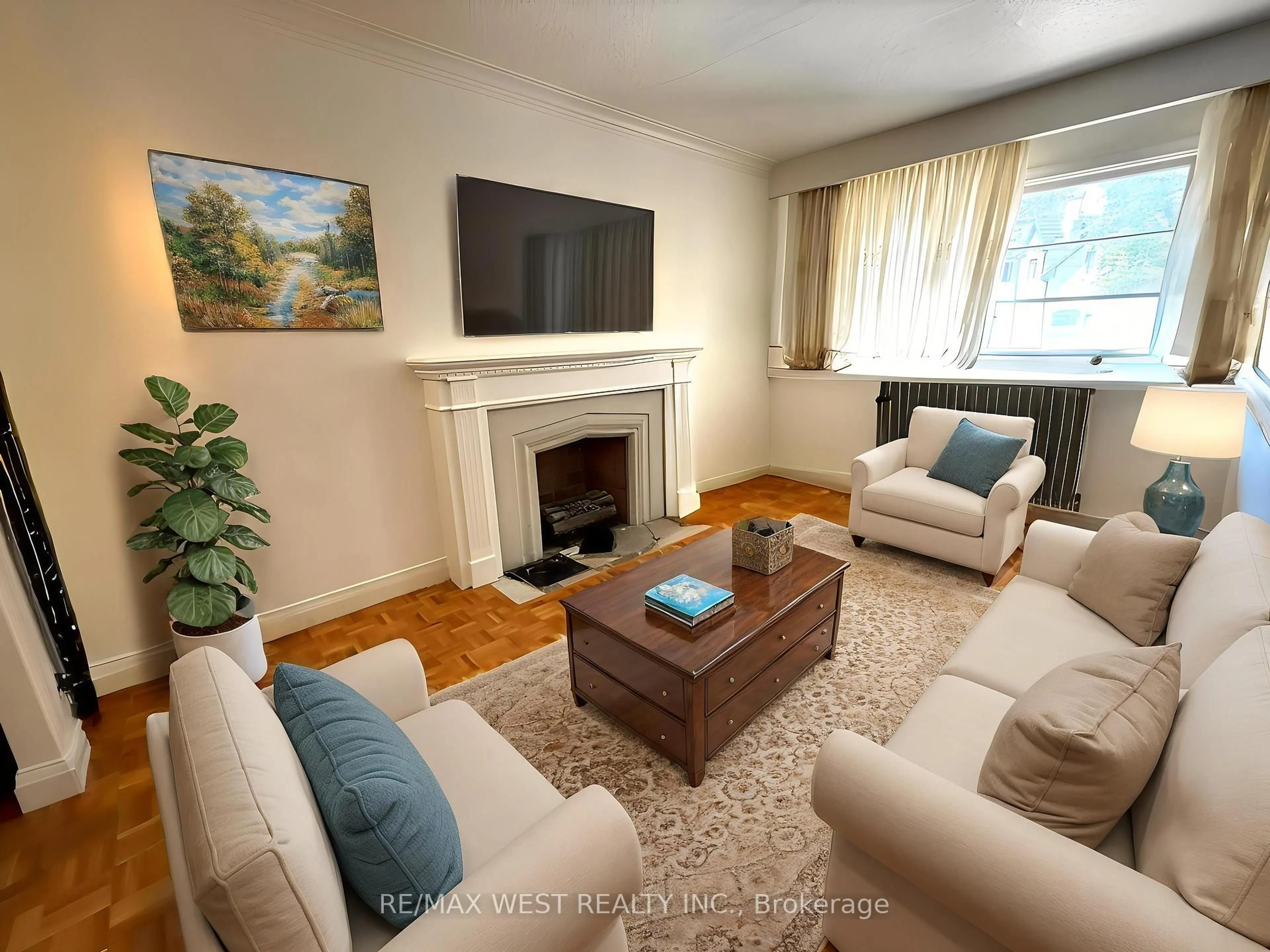 Living room with furniture, unknown for 218 Burnhamthorpe Rd, Toronto Ontario M9B 1Z3
