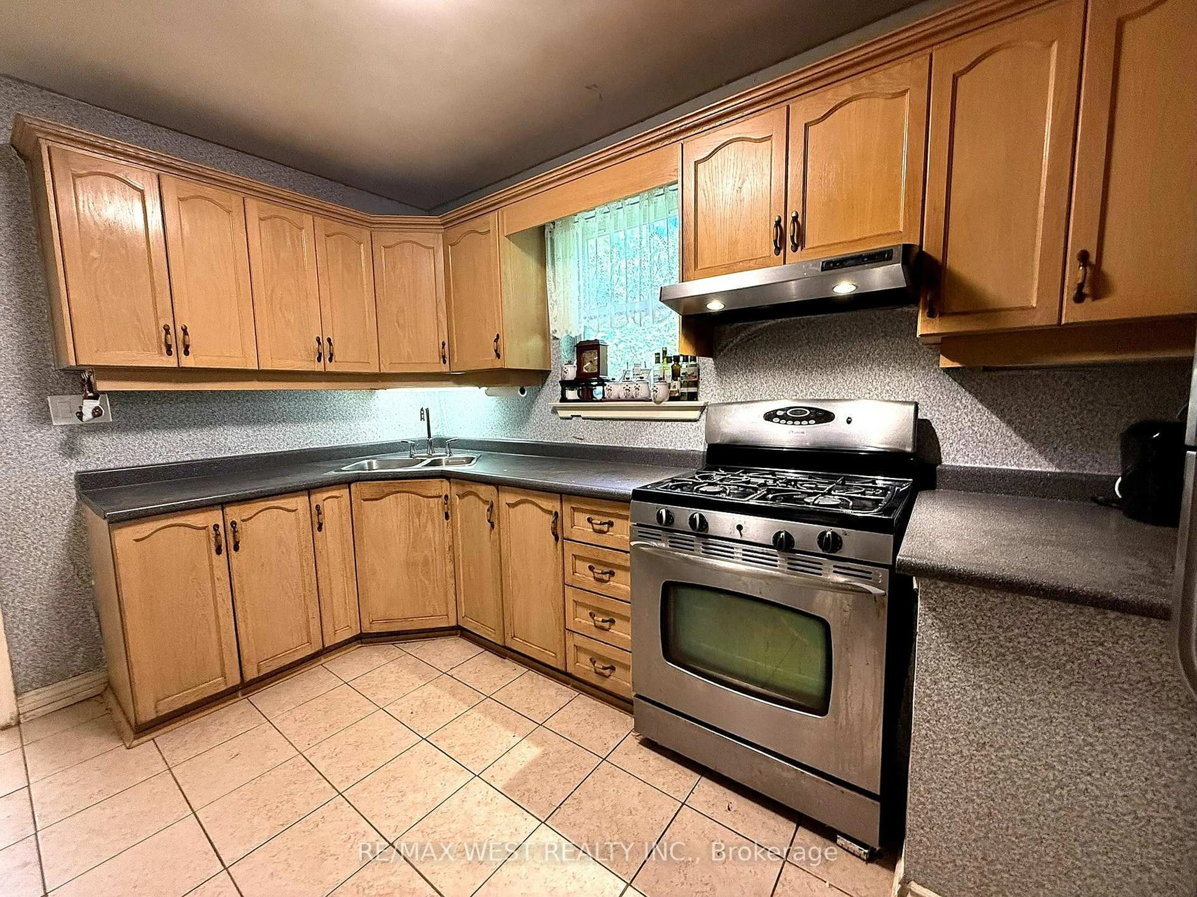 Standard kitchen, unknown for 218 Burnhamthorpe Rd, Toronto Ontario M9B 1Z3