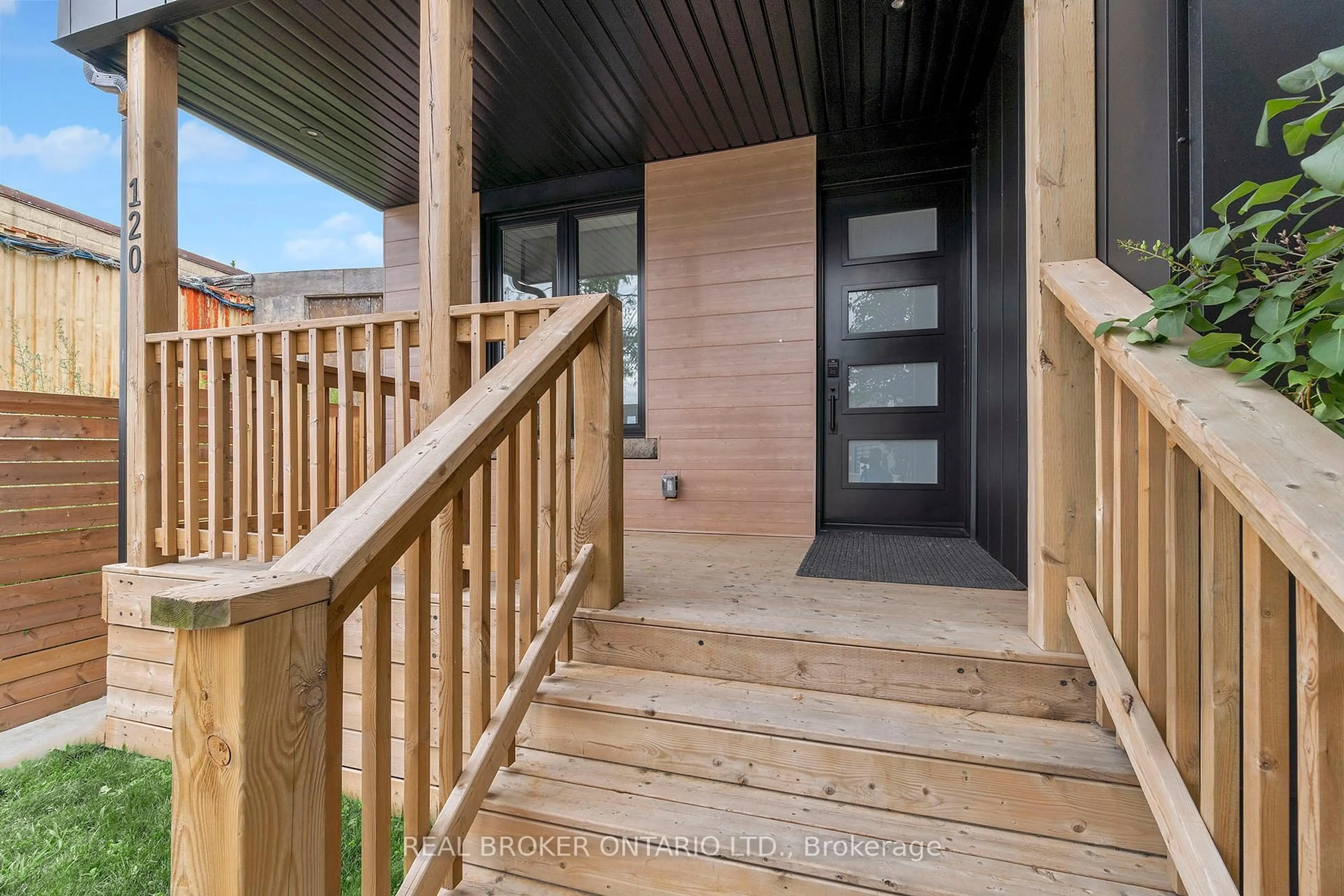 Indoor entryway for 120 Wiltshire Ave, Toronto Ontario M6N 2W1