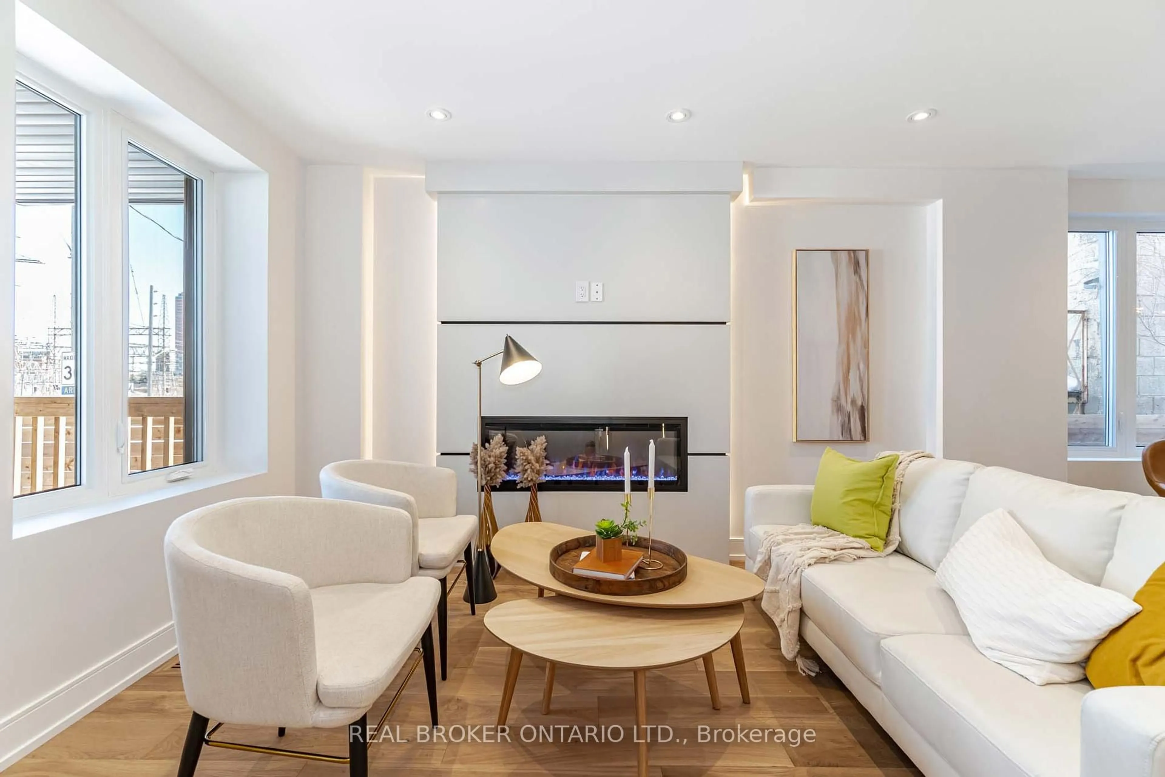 Living room with furniture, unknown for 120 Wiltshire Ave, Toronto Ontario M6N 2W1