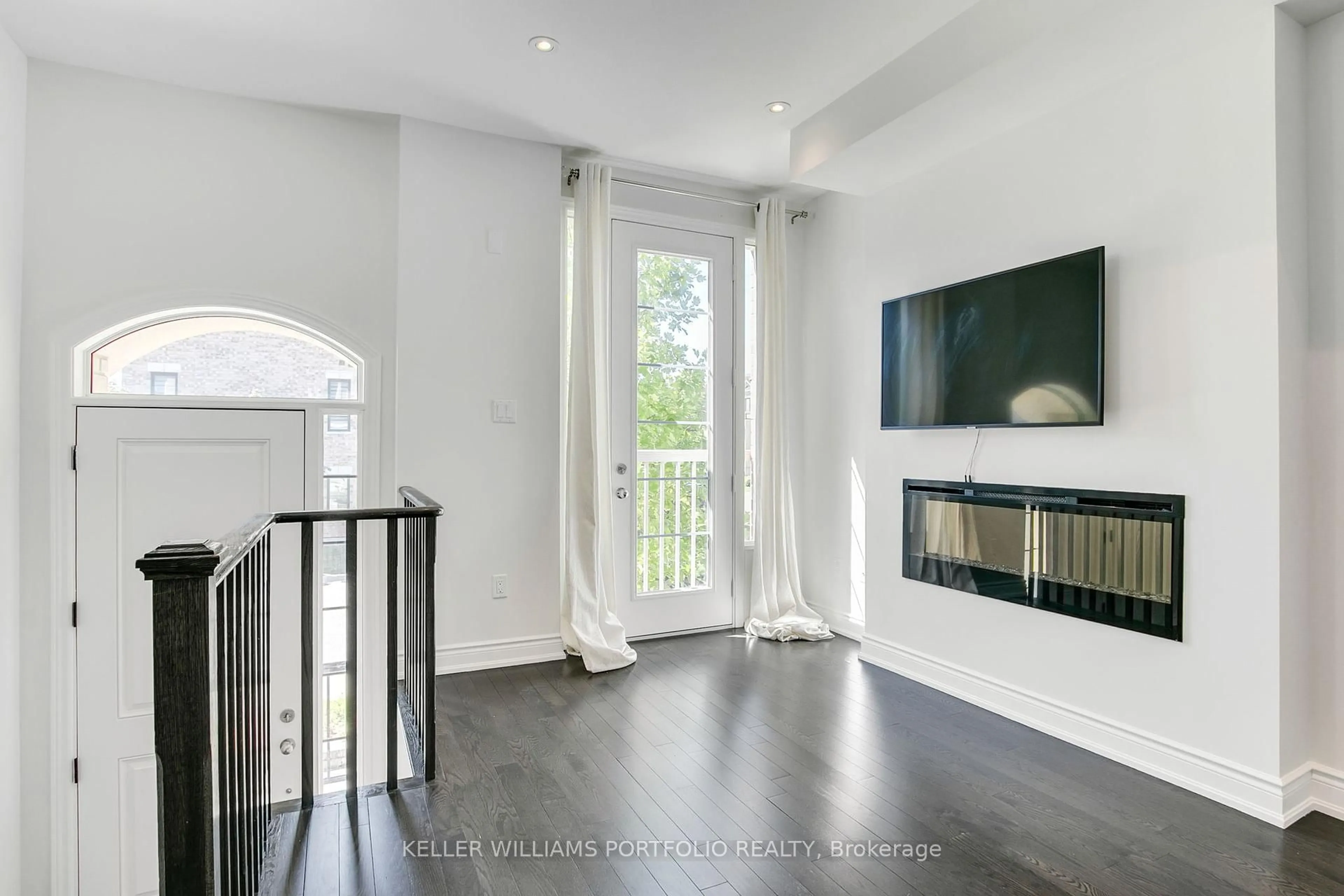 Indoor entryway for 67 Edward Horton Cres, Toronto Ontario M8Z 0E7
