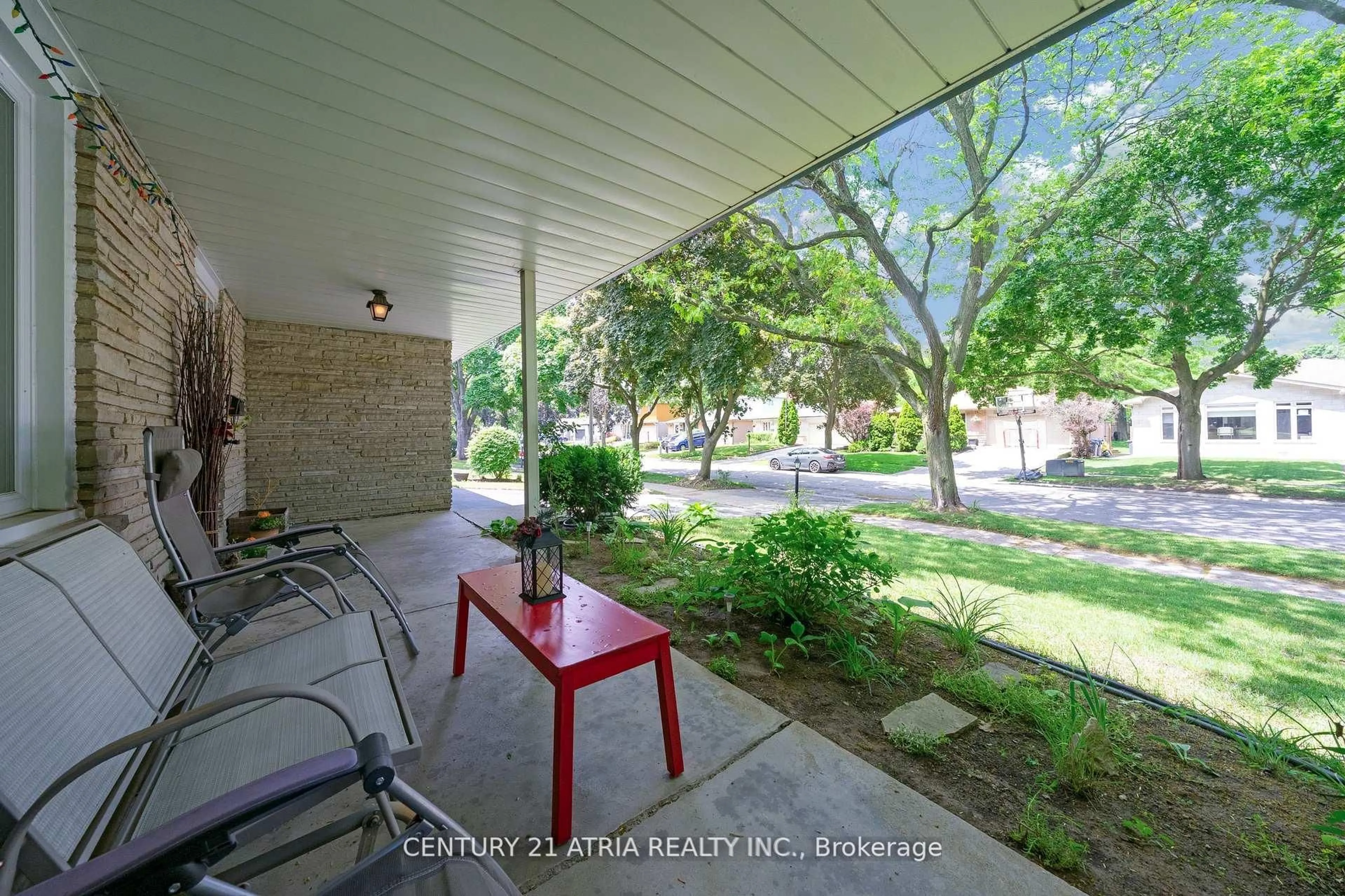 Patio, street for 1806 Barsuda Dr, Mississauga Ontario L5J 1V4