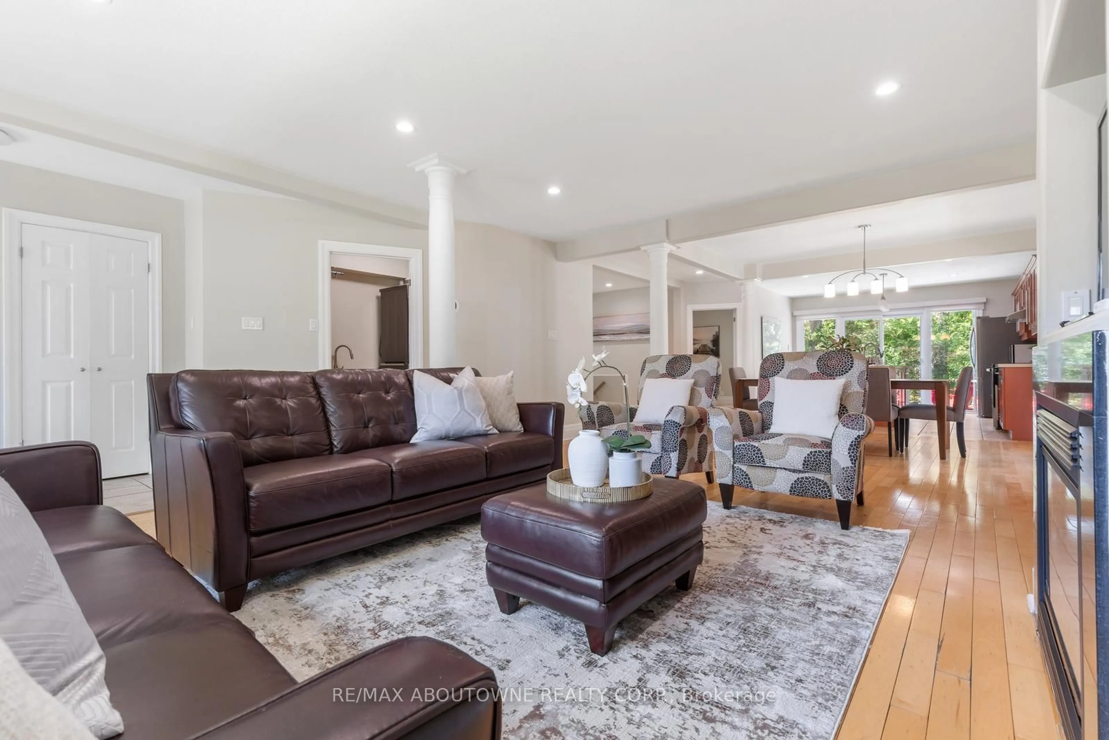 Living room with furniture, unknown for 1143 Shaw St, Oakville Ontario L6L 2S1