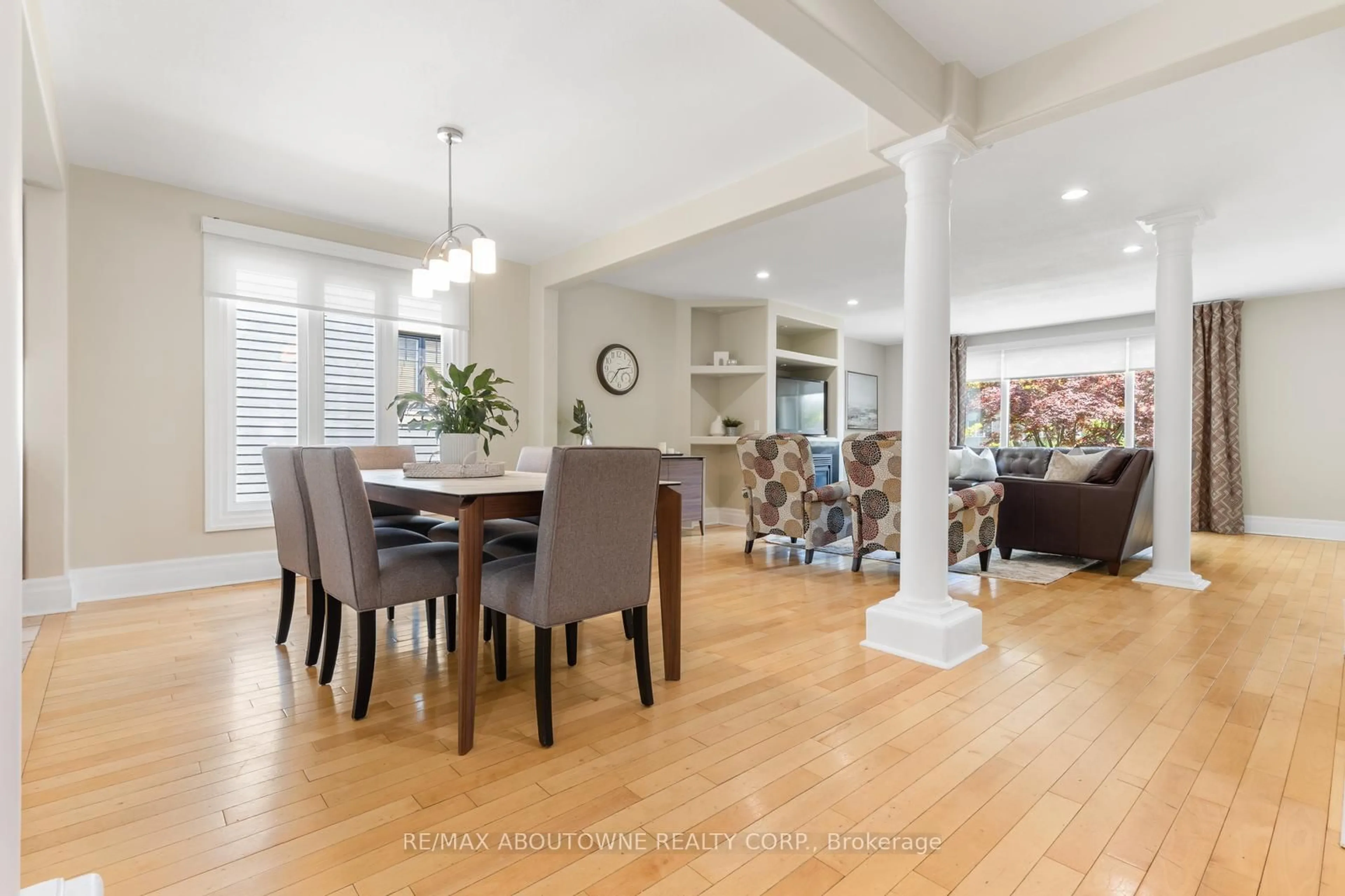 Dining room, wood/laminate floor for 1143 Shaw St, Oakville Ontario L6L 2S1
