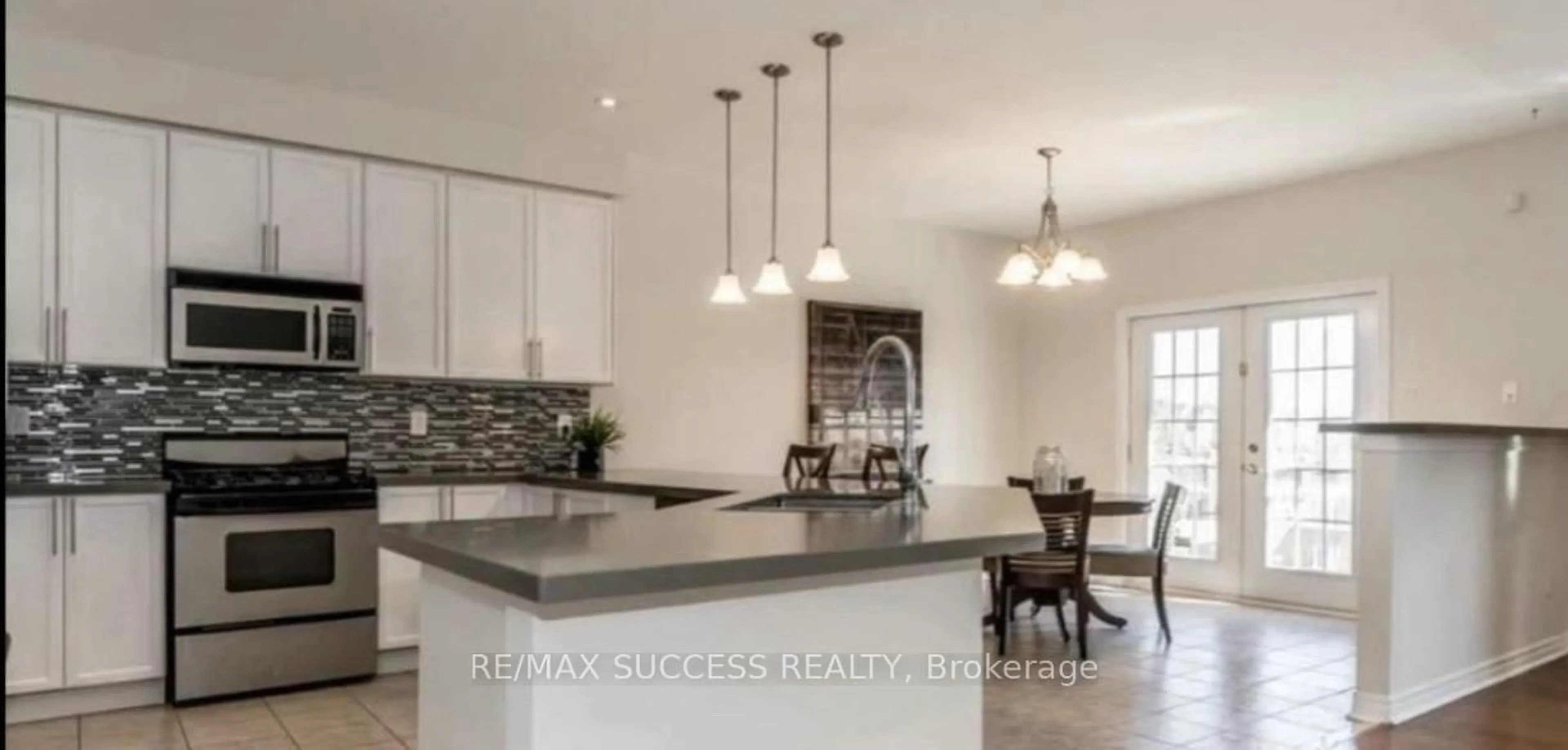 Open concept kitchen, ceramic/tile floor for 5847 Summerside Dr, Mississauga Ontario L5M 6J5