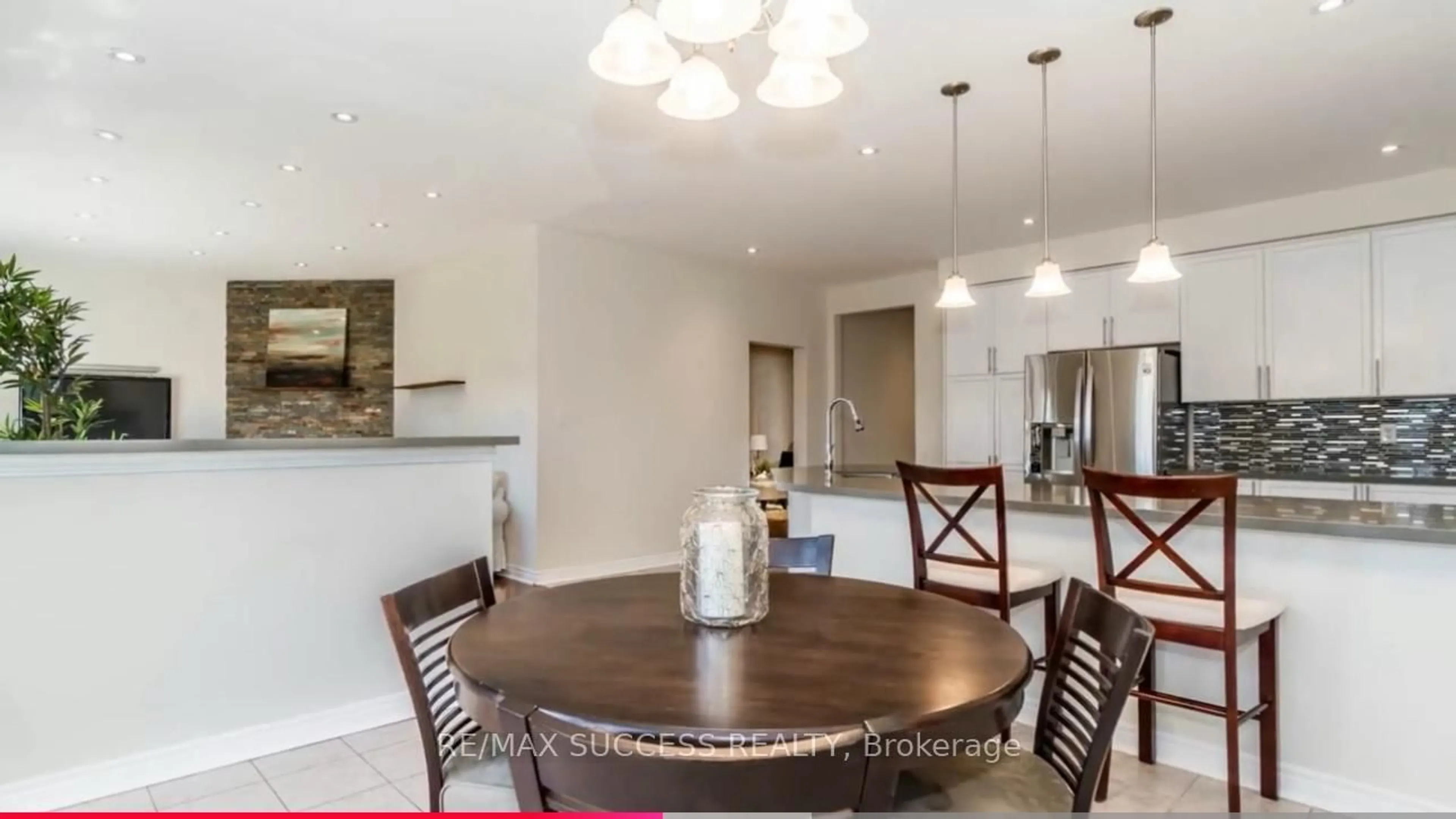 Dining room, unknown for 5847 Summerside Dr, Mississauga Ontario L5M 6J5