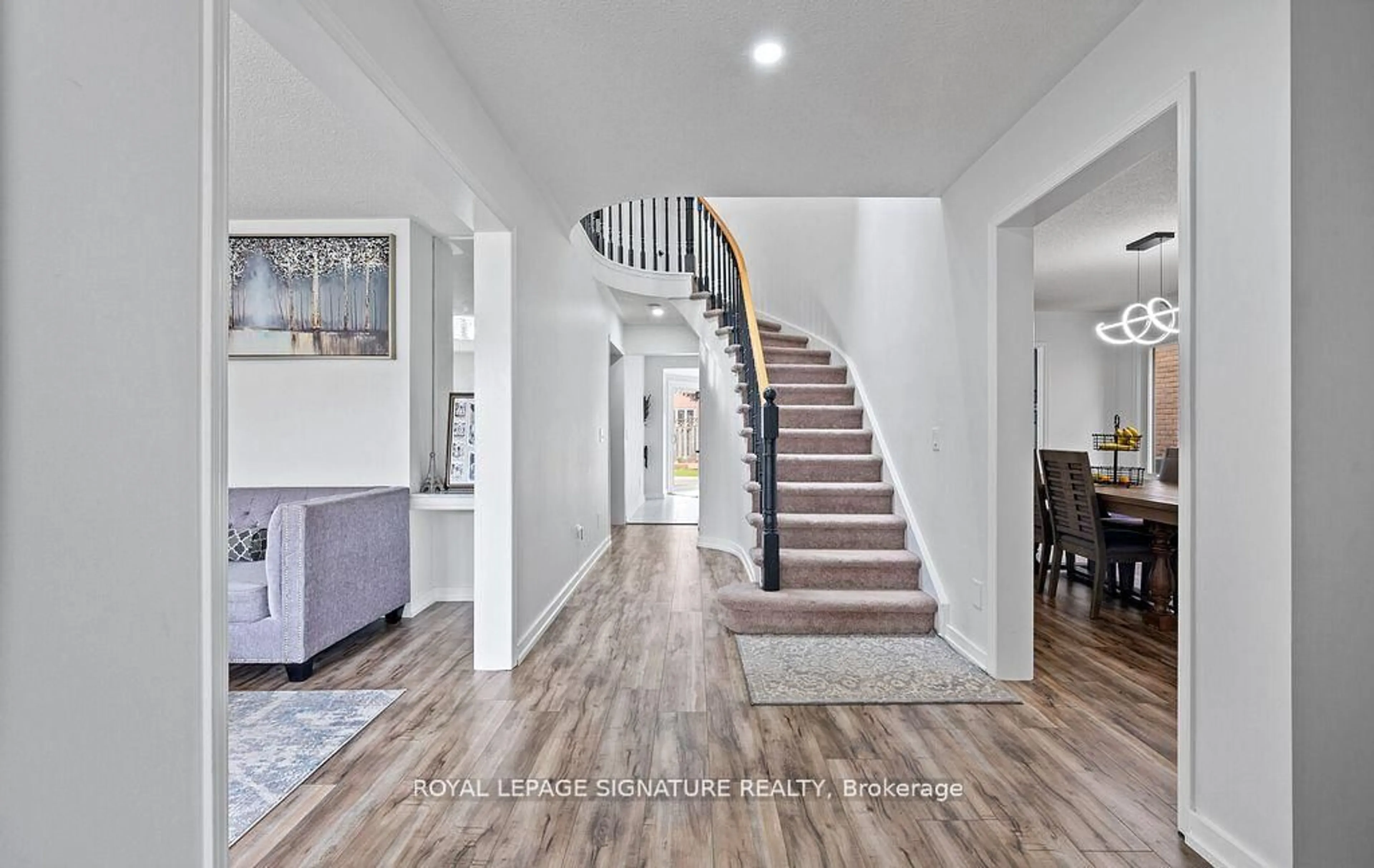 Indoor entryway for 6 Nipigon Crt, Brampton Ontario L6S 5T5