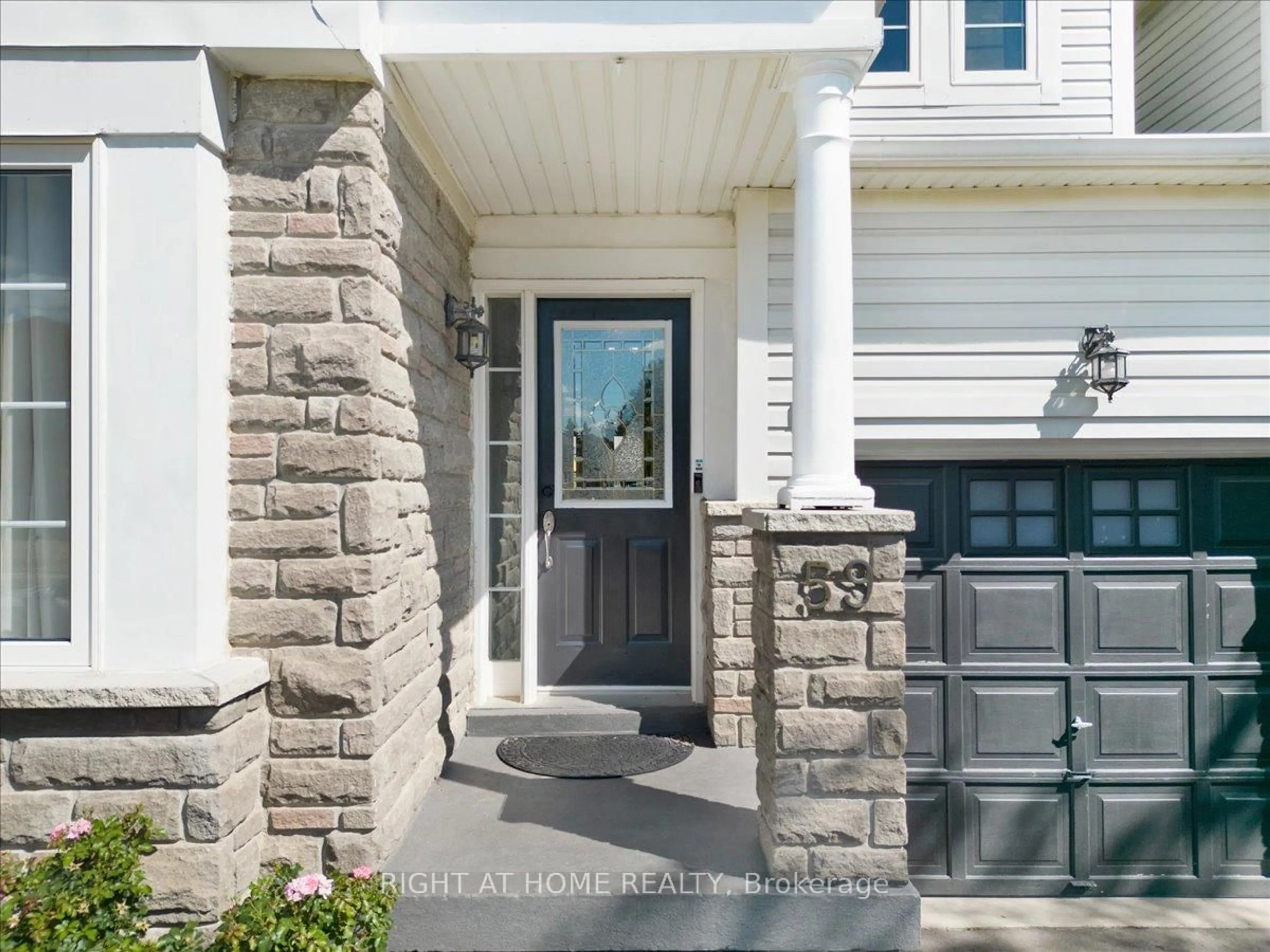 Indoor entryway for 59 Wandering Trail Dr, Brampton Ontario L7A 1T3