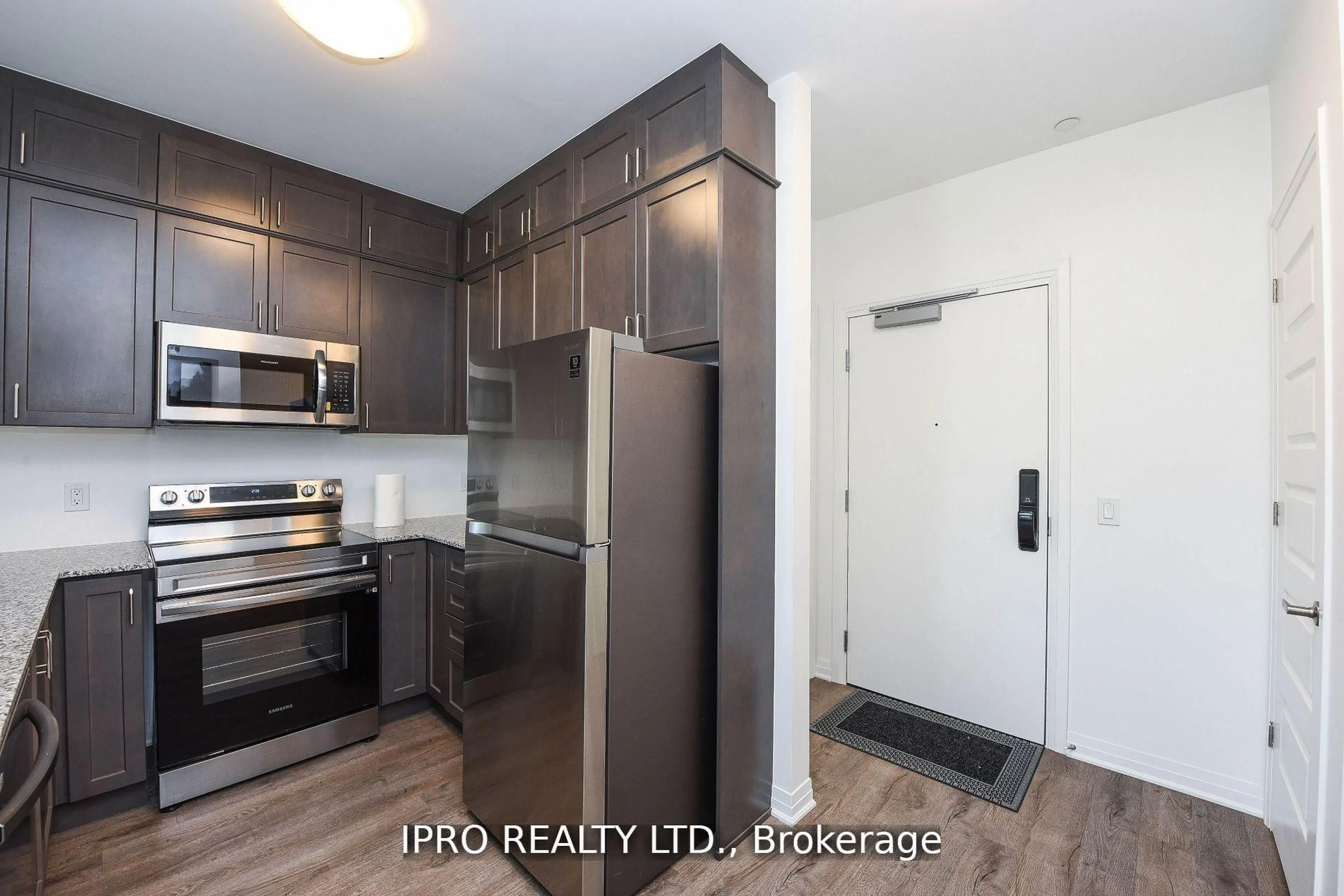 Standard kitchen, wood/laminate floor for 95 Dundas St W St #004, Oakville Ontario L6M 5N4