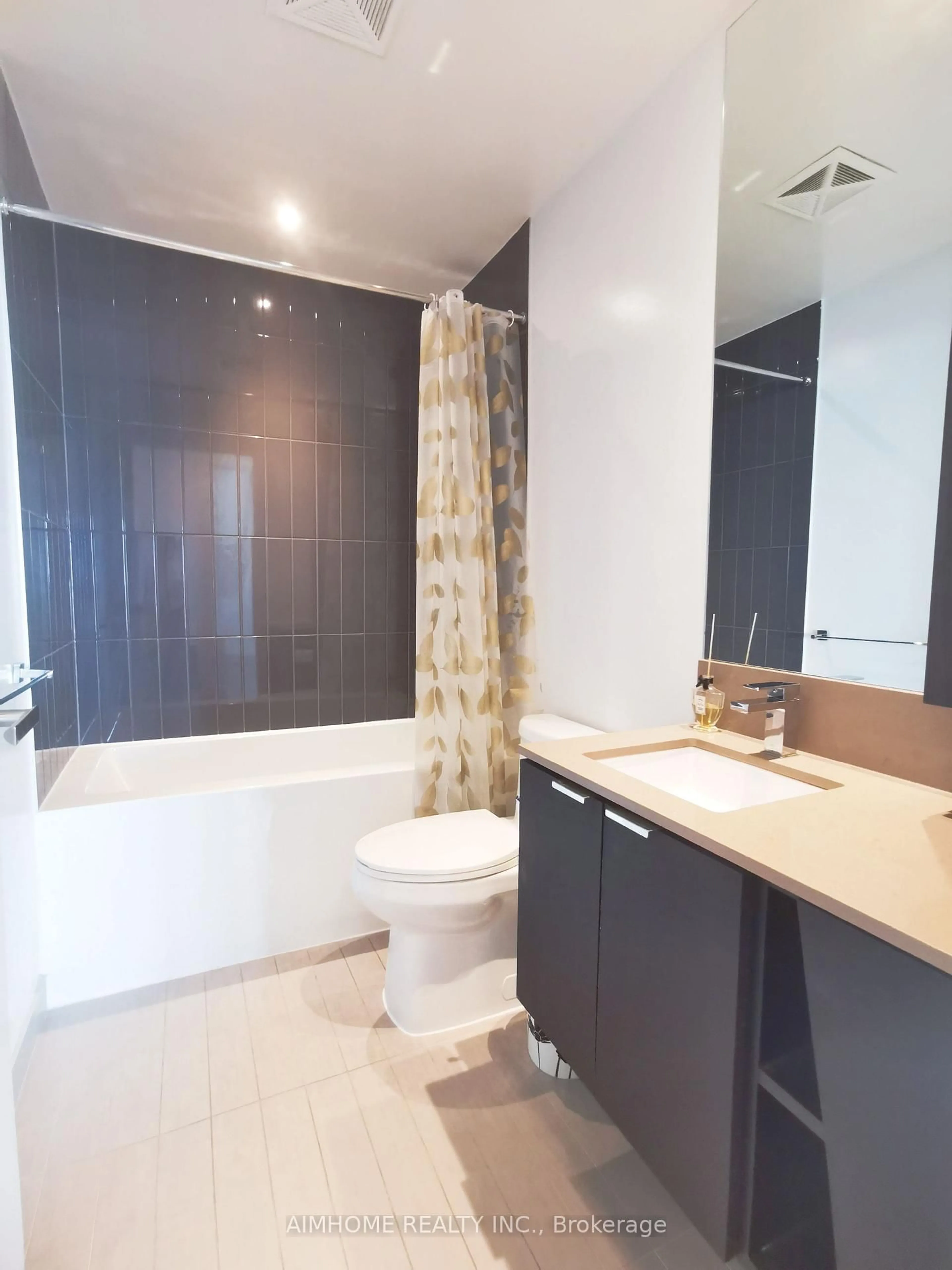 Contemporary bathroom, ceramic/tile floor for 3883 Quartz Rd #5404, Mississauga Ontario L5B 0M4